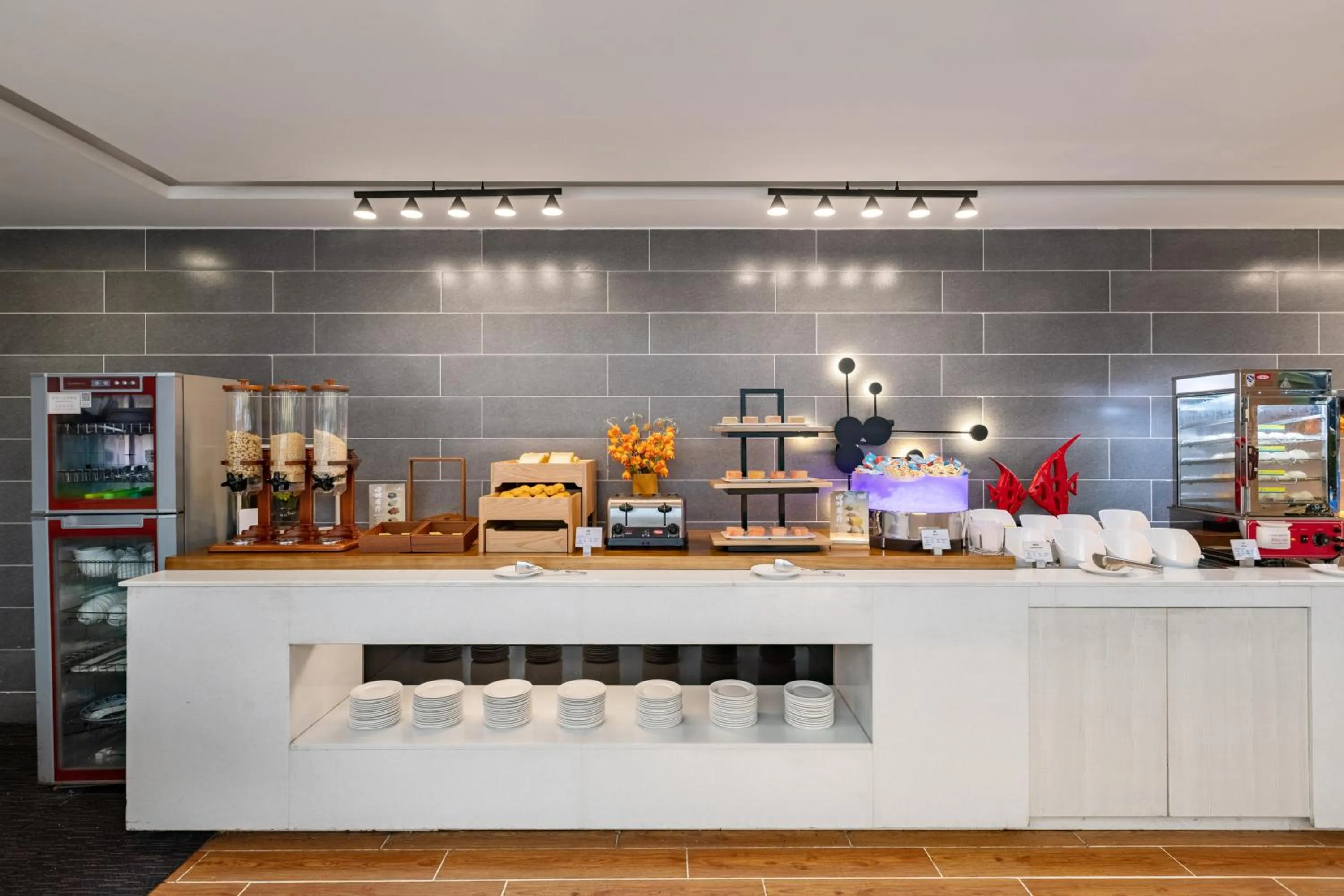 Restaurant/places to eat in Holiday Inn Express Shenyang North Station by IHG