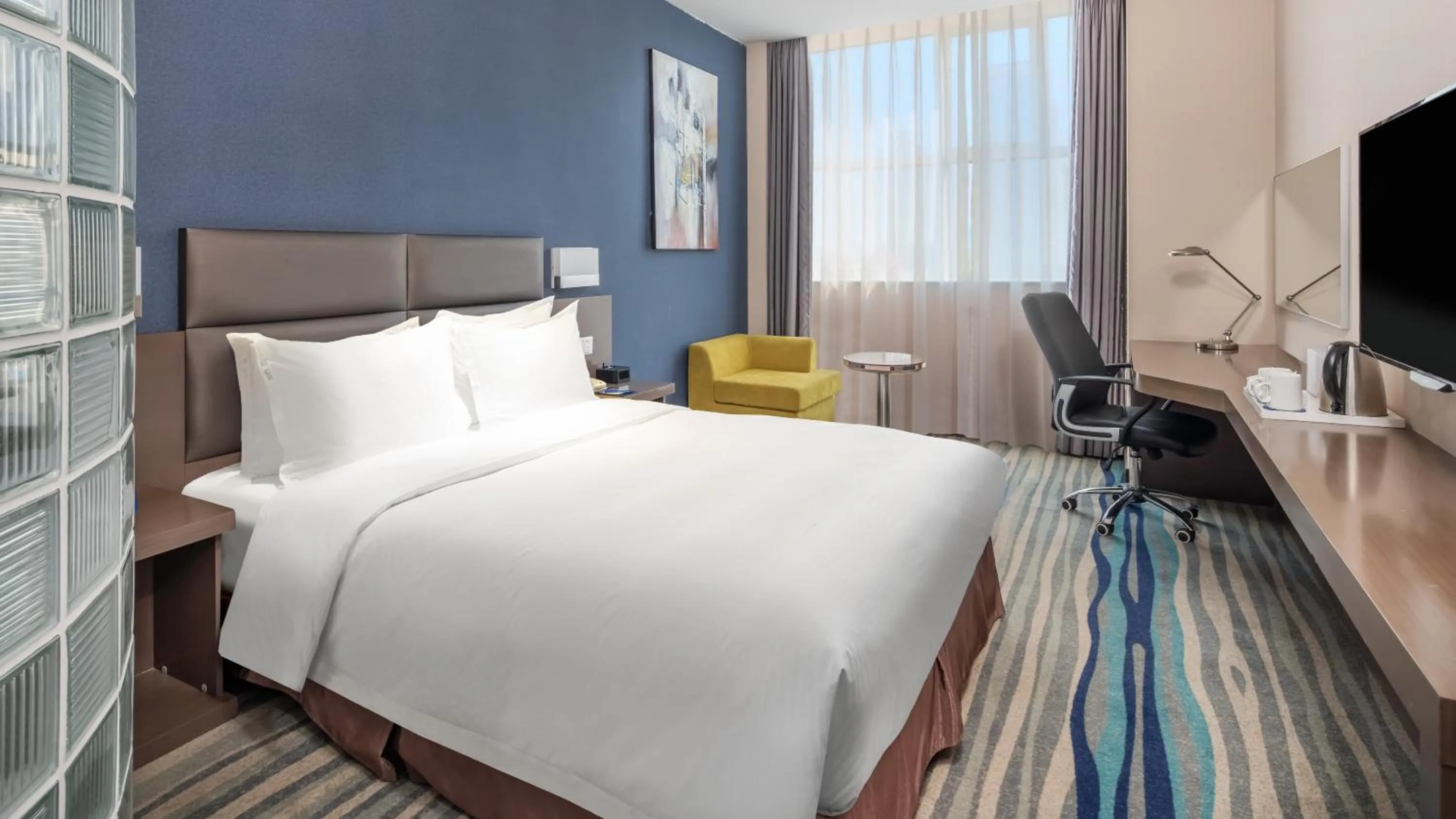 Bed in Holiday Inn Express Shenyang North Station by IHG