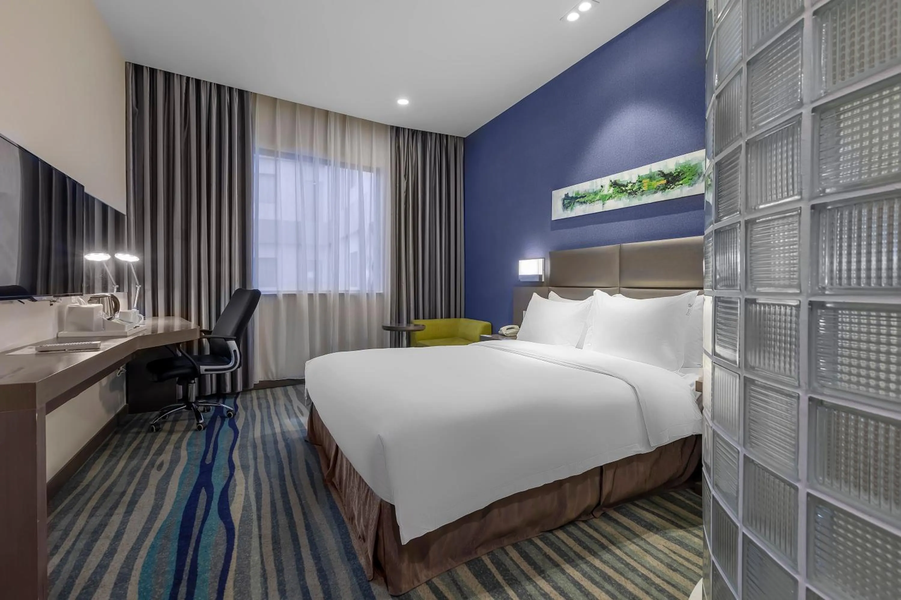 Bed in Holiday Inn Express Shenyang North Station by IHG