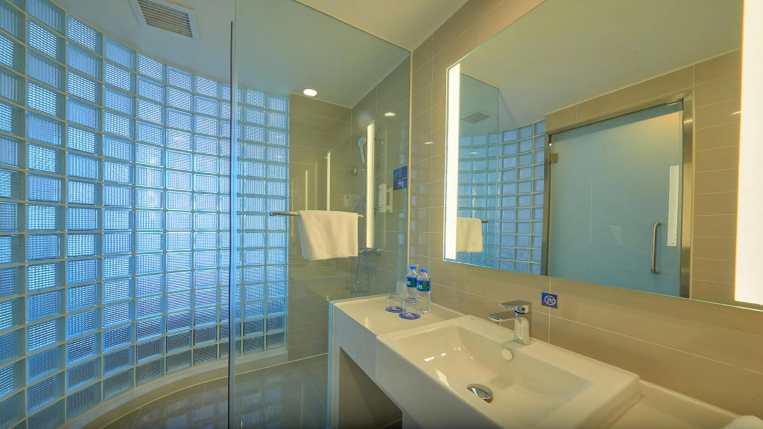 Bathroom in Holiday Inn Express Shenyang North Station by IHG