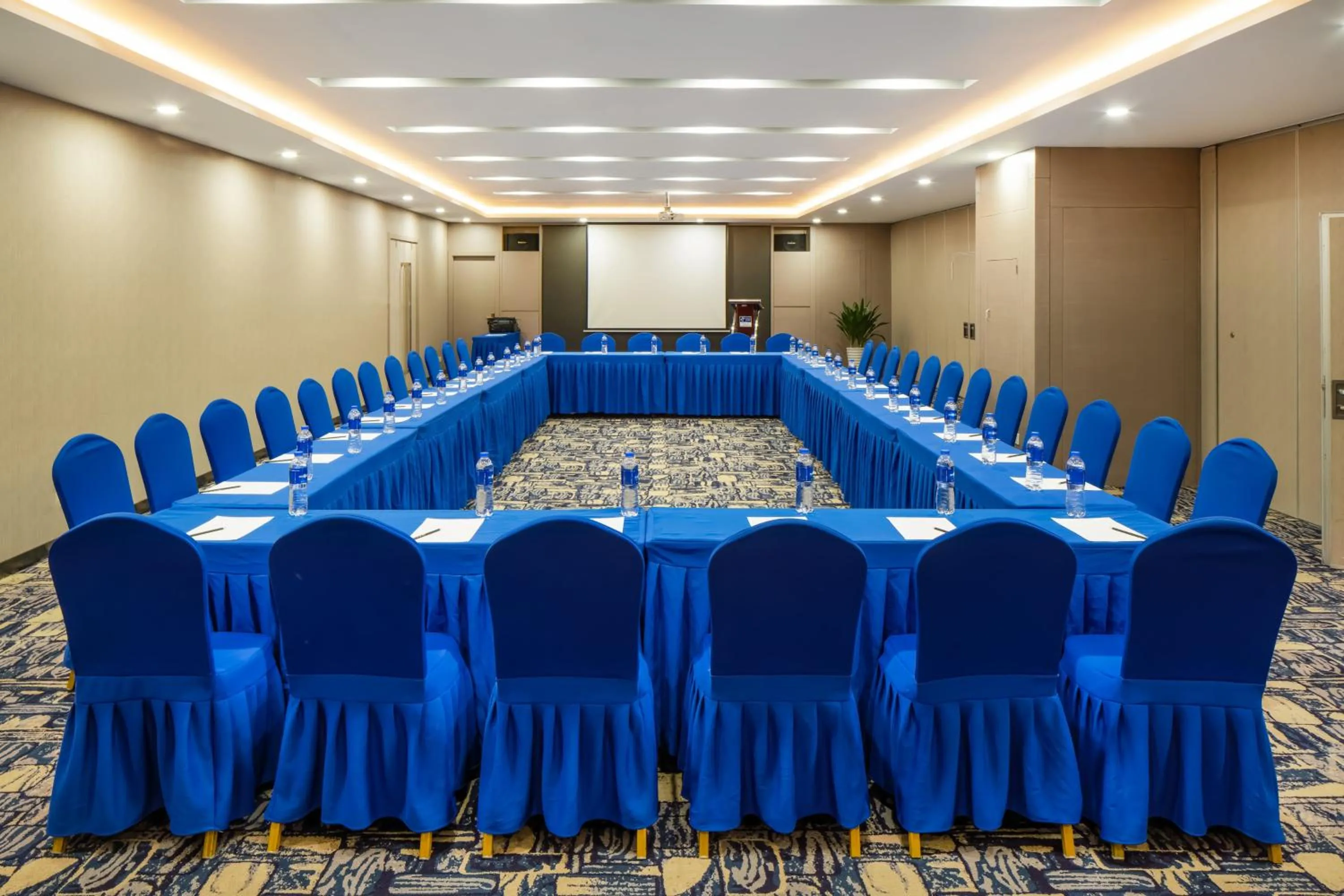 Meeting/conference room in Holiday Inn Express Shenyang North Station by IHG