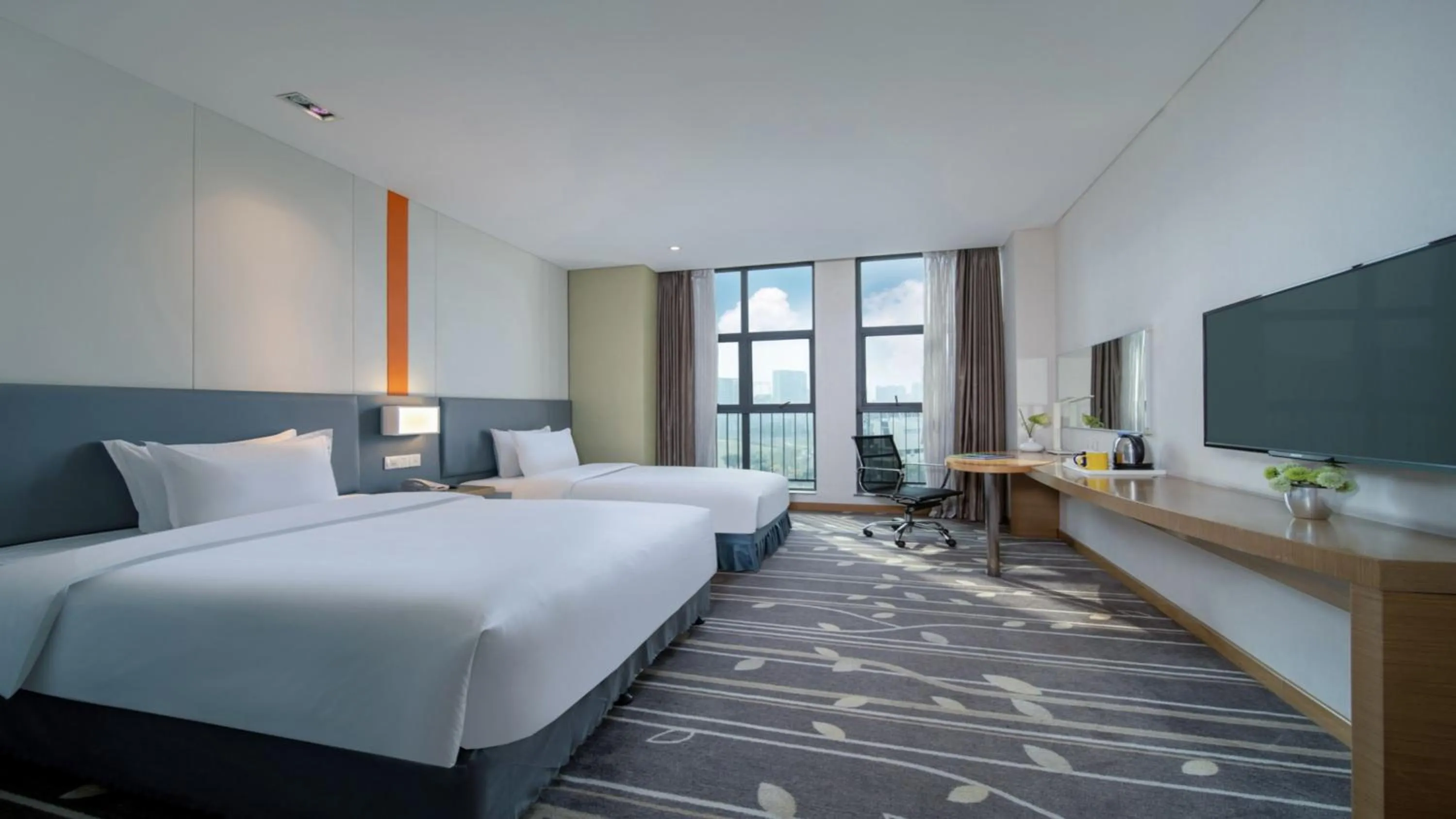 Photo of the whole room, Bed in Holiday Inn Express Chongqing University Town by IHG