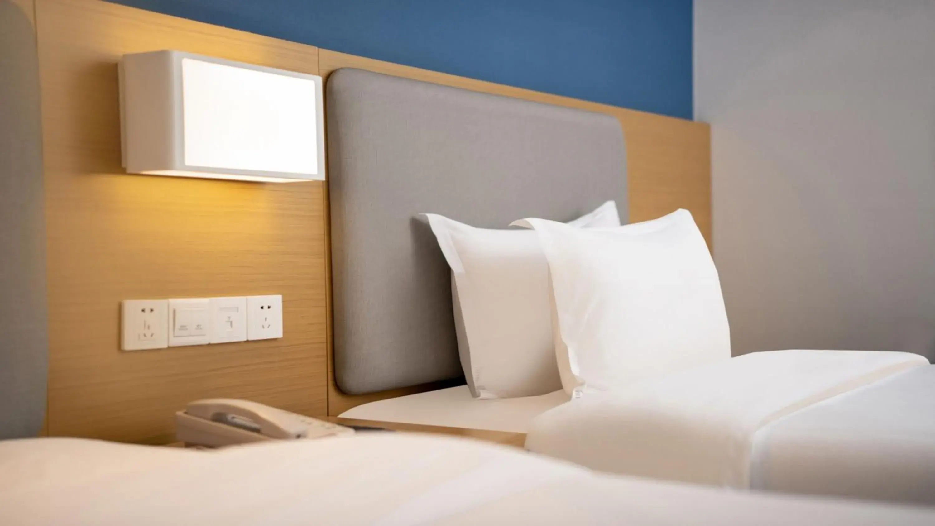 Standard Queen Room in Holiday Inn Express Chongqing University Town, an IHG Hotel Standard Queen Room in Holiday Inn Express Chongqing University Town, an IHG Hotel