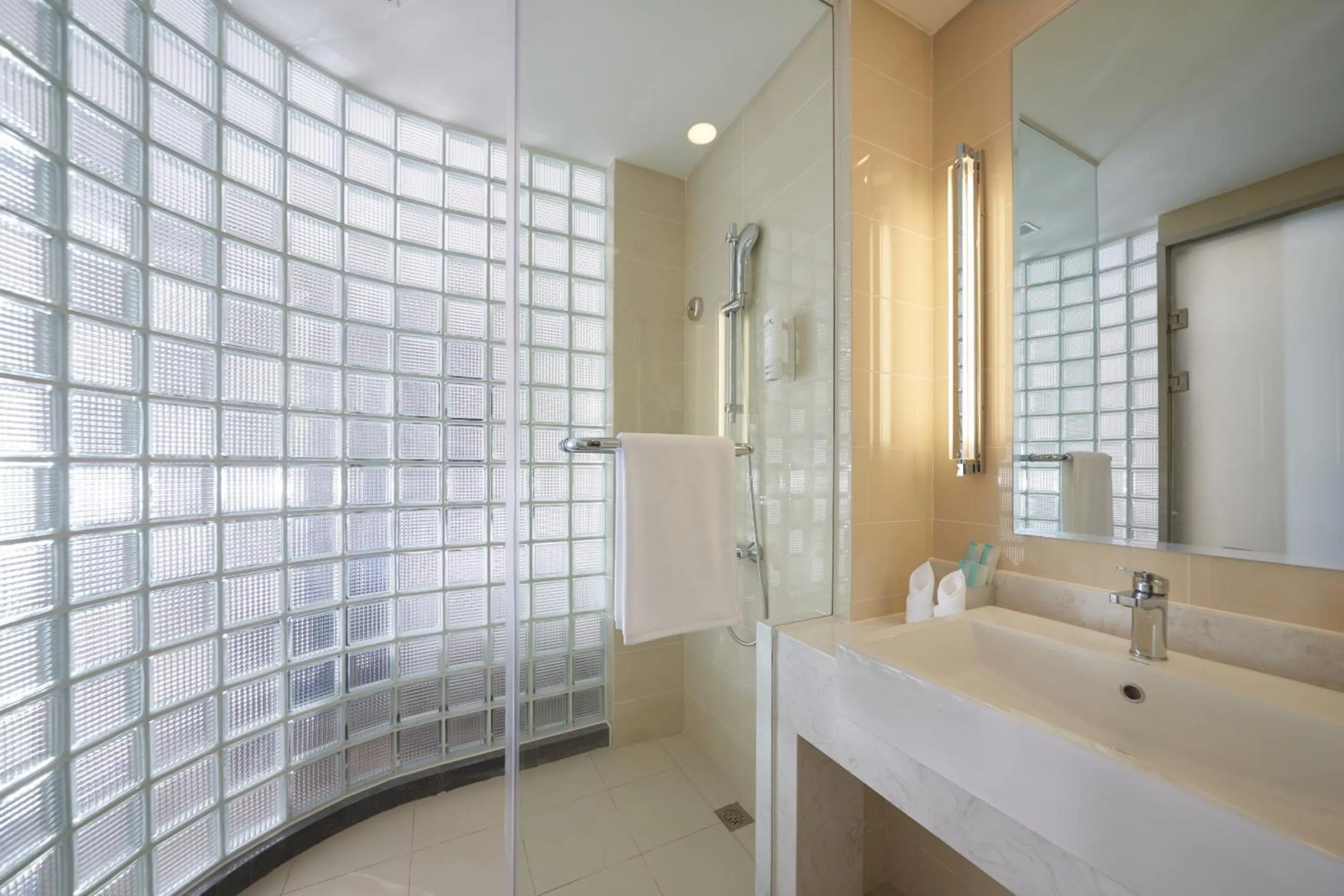Bathroom in Holiday Inn Express Chongqing University Town by IHG