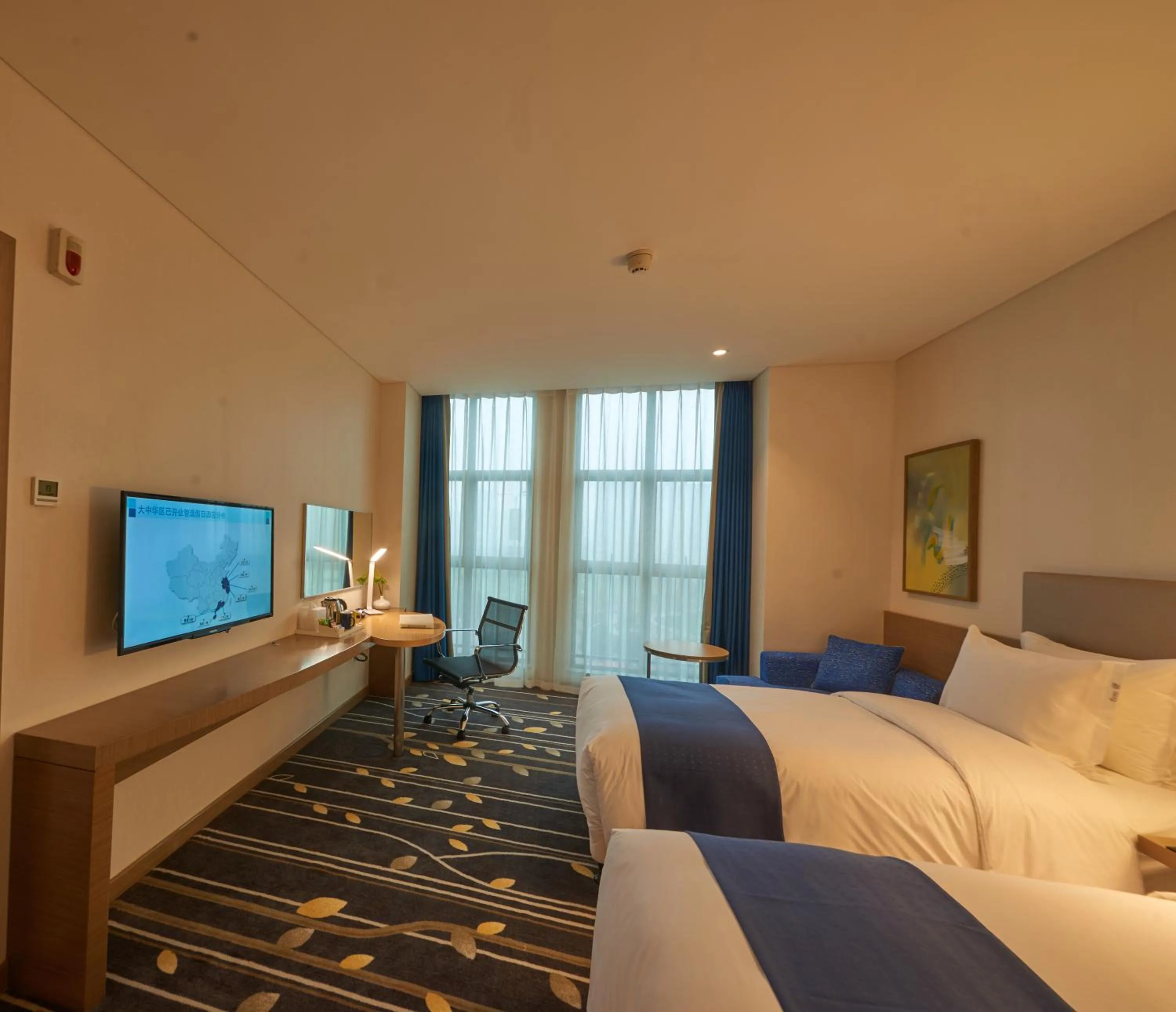 Photo of the whole room, Bed in Holiday Inn Express Chongqing University Town by IHG