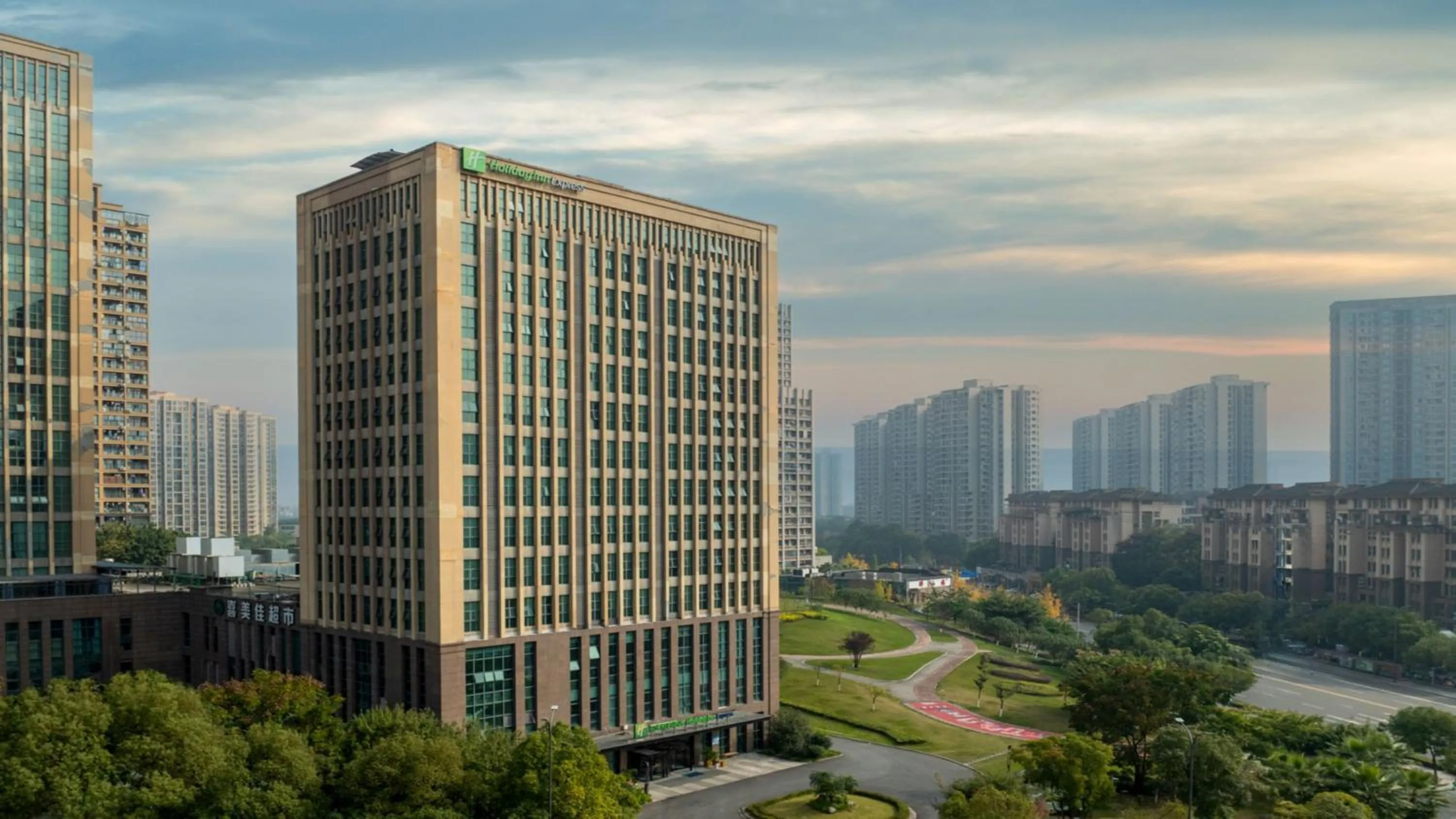 Property building in Holiday Inn Express Chongqing University Town by IHG