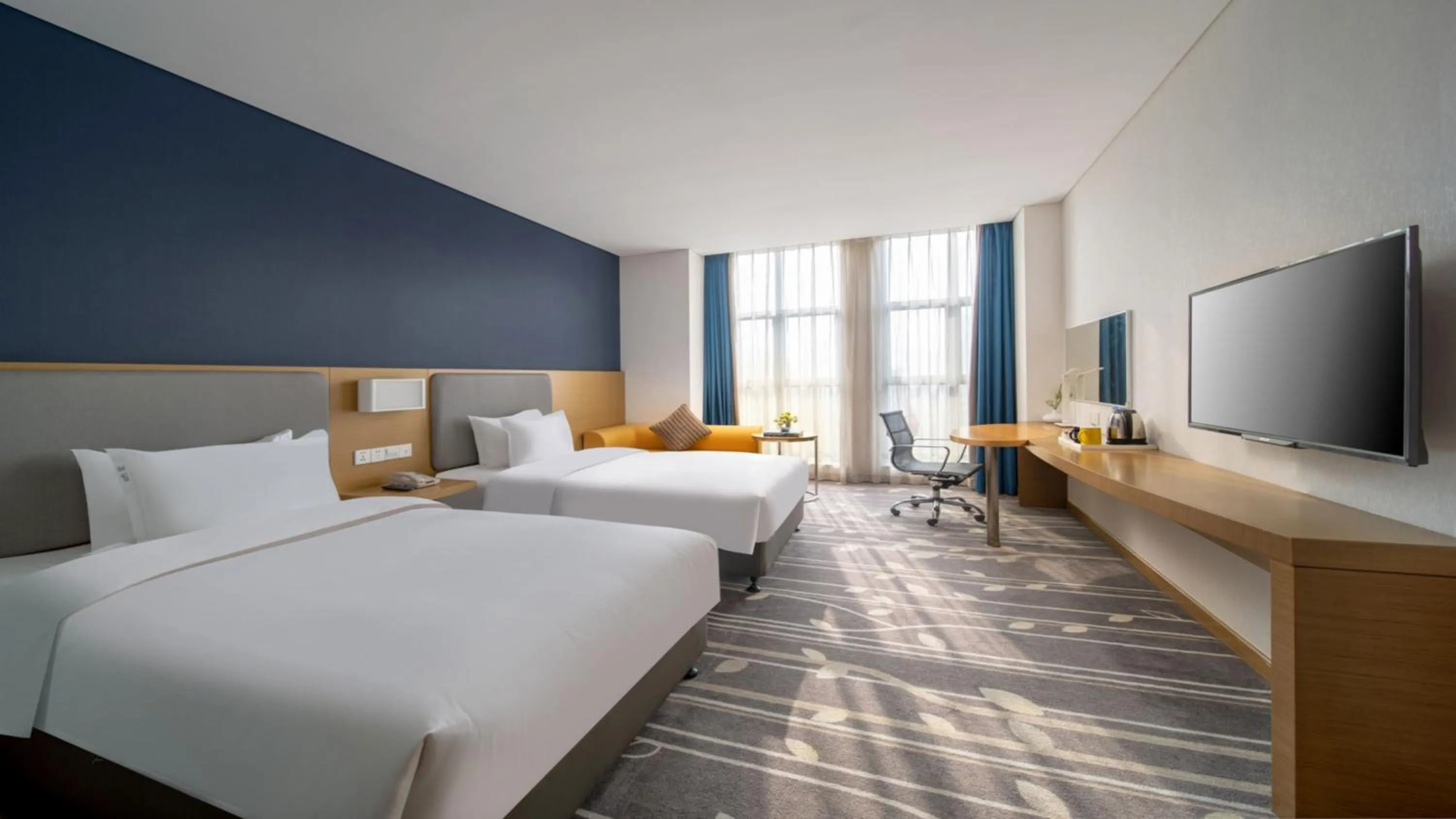 Photo of the whole room, Bed in Holiday Inn Express Chongqing University Town by IHG