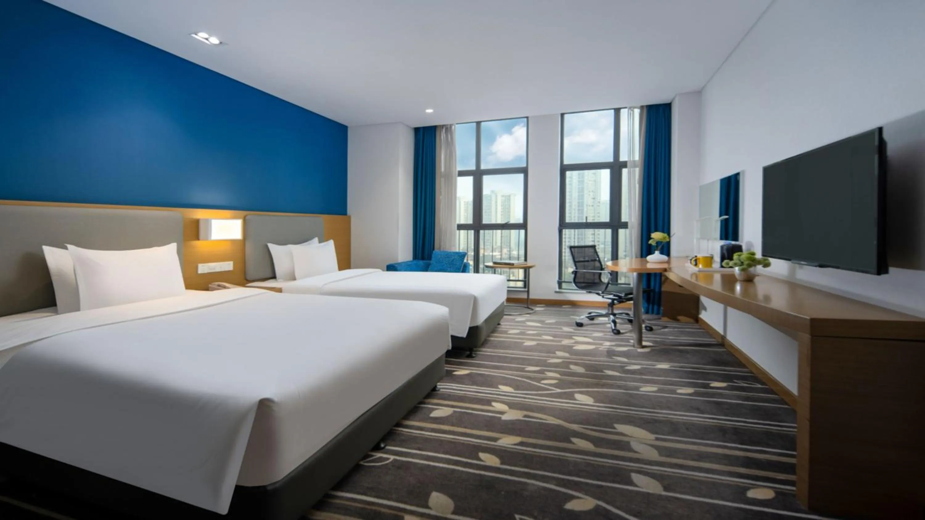 Photo of the whole room, Bed in Holiday Inn Express Chongqing University Town by IHG