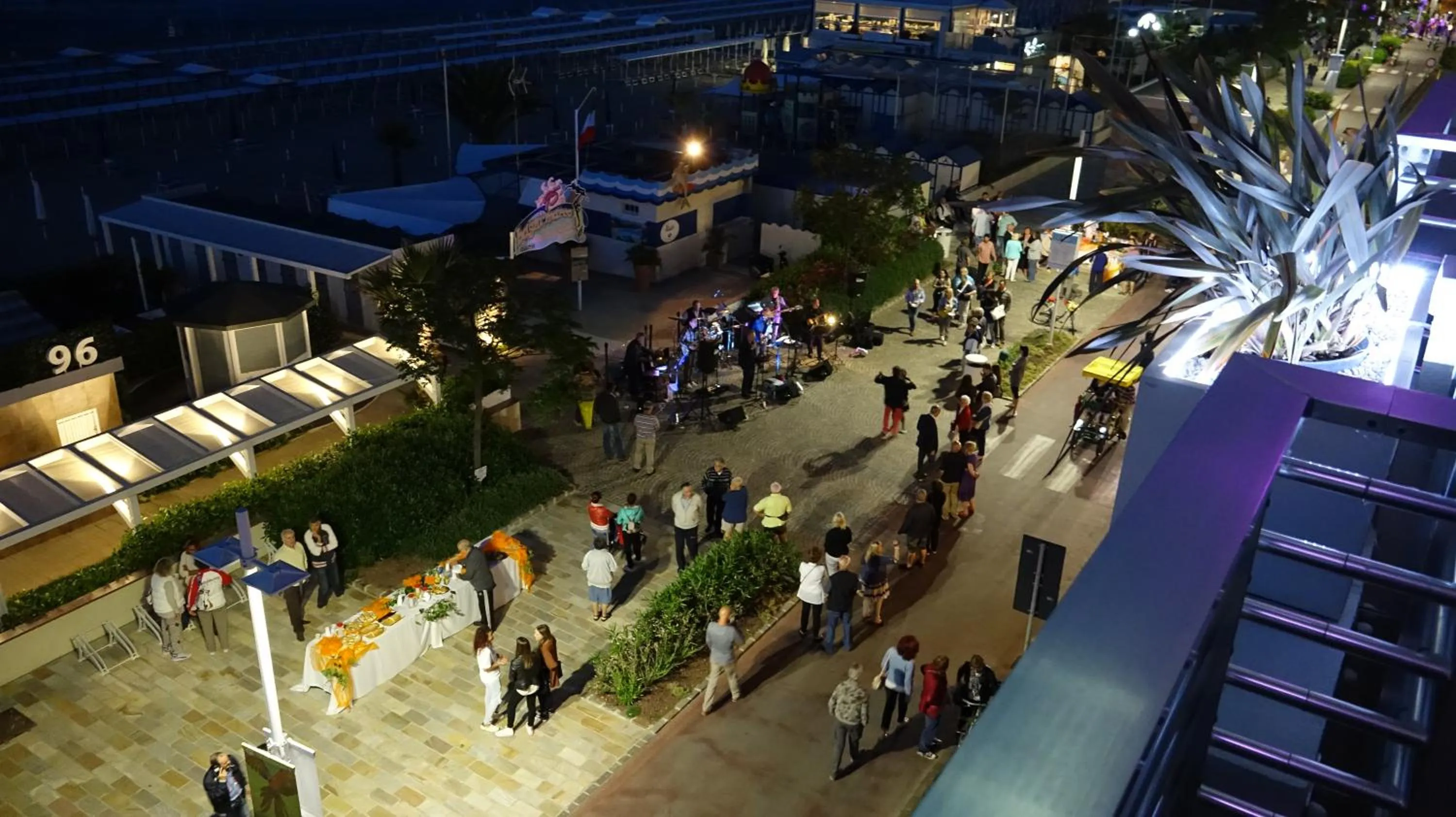 Bird's eye view in Hotel Record