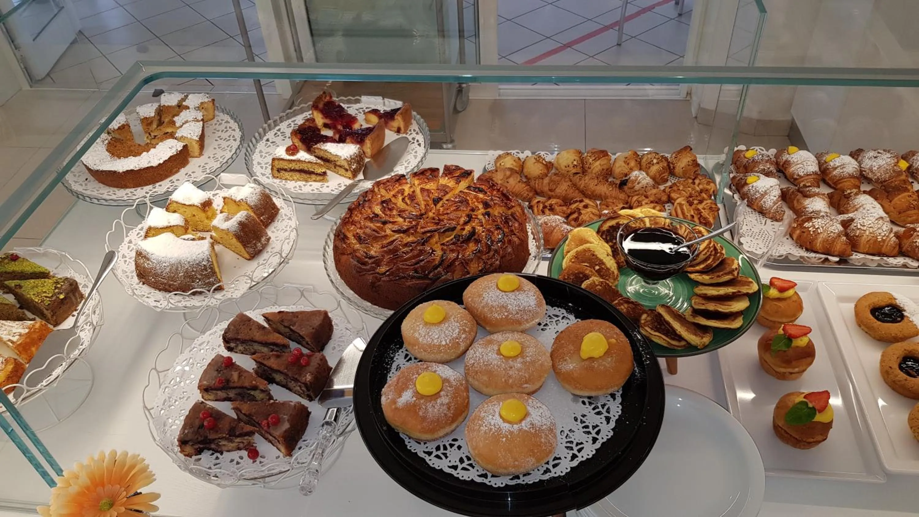 Food and drinks in Hotel Record