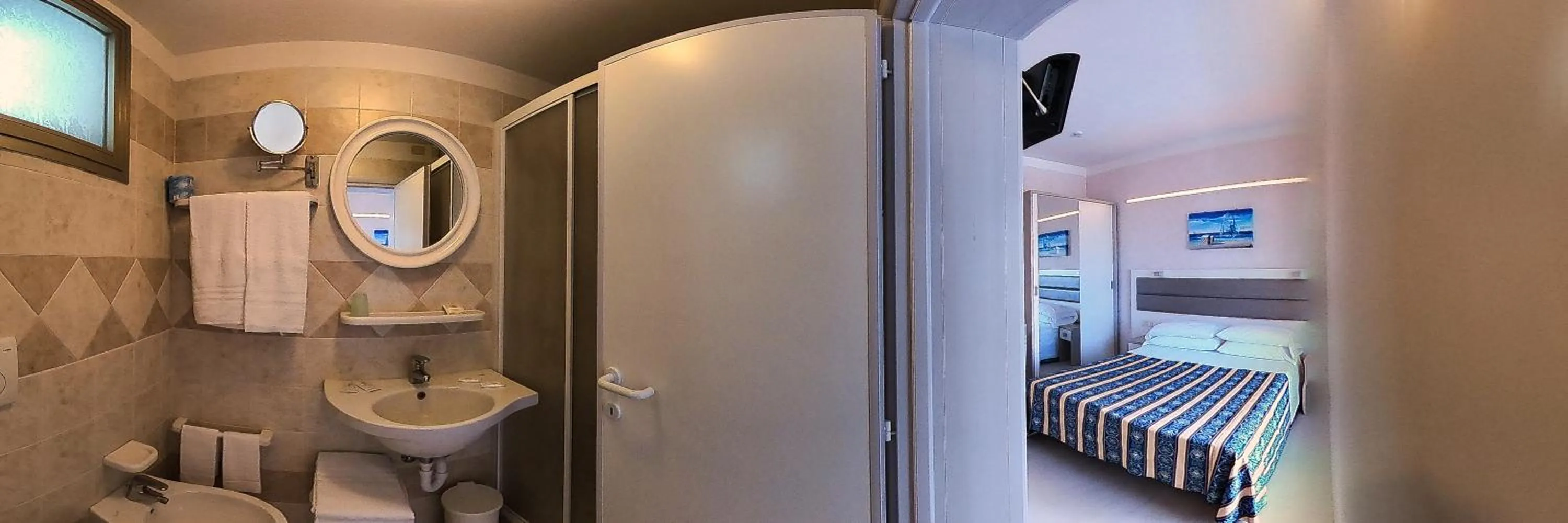 Bathroom, Bed in Hotel Record