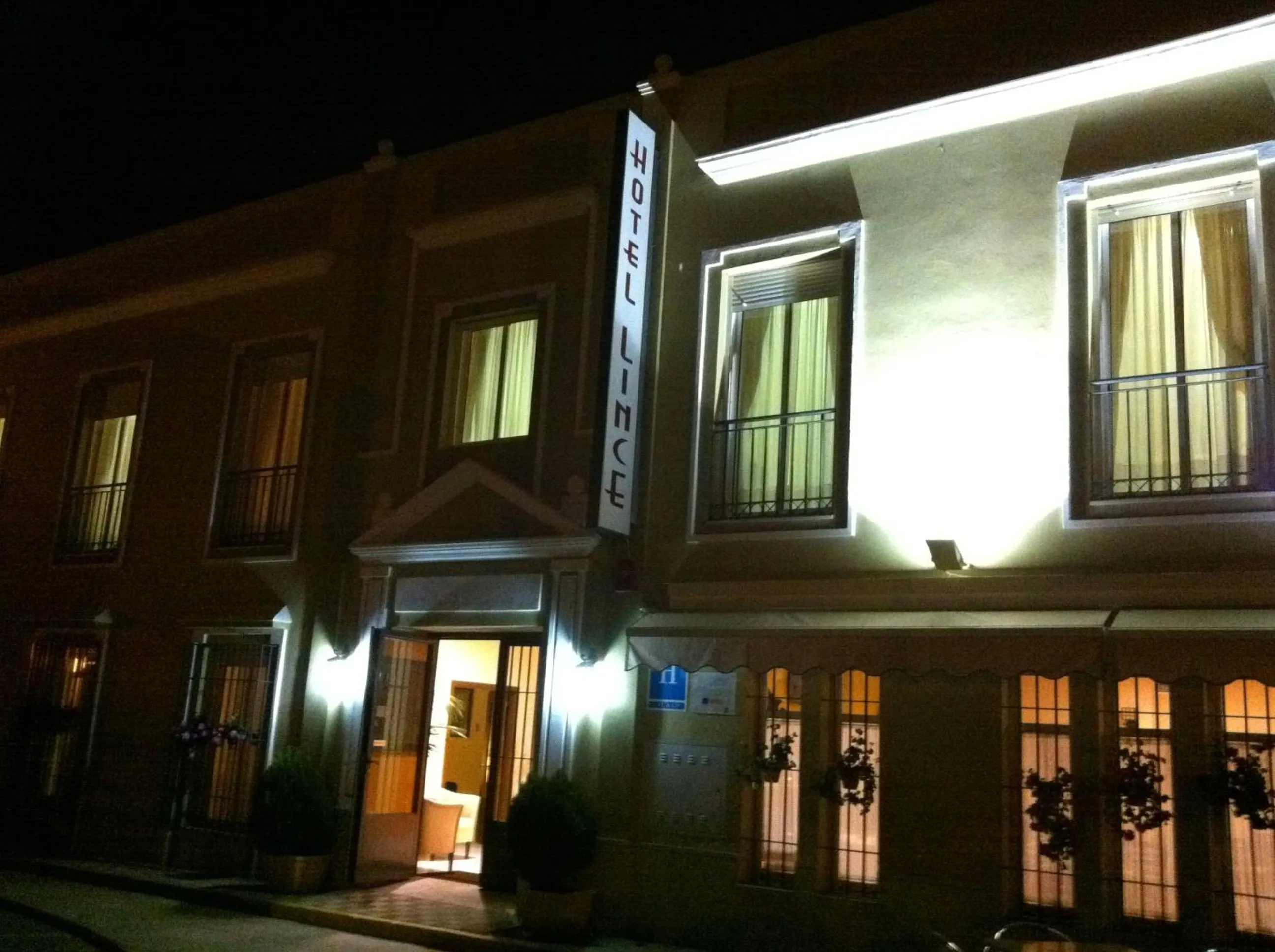 Facade/entrance in Hotel Lince