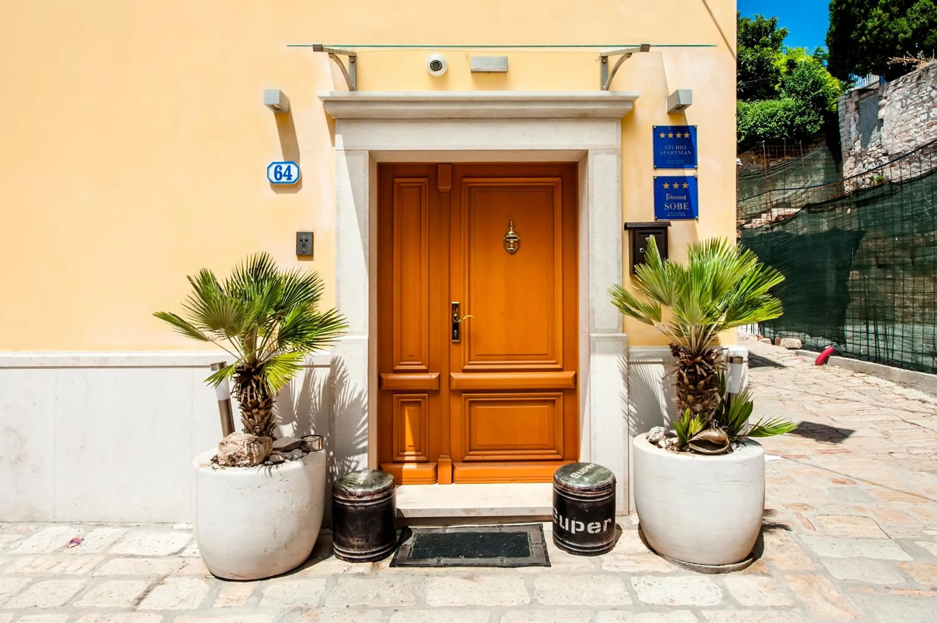 Property building in Guest House Golden Goose