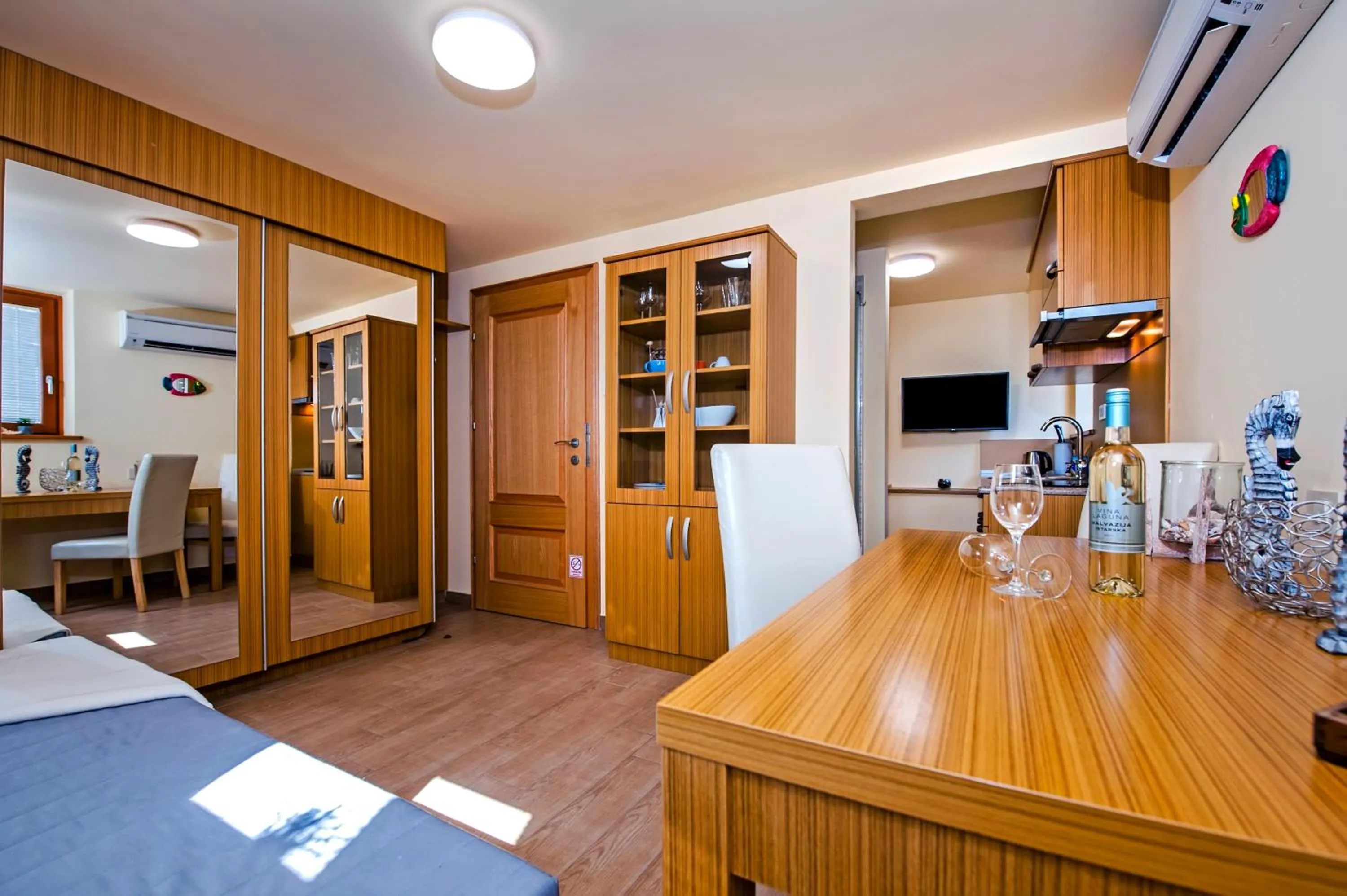 Shower, Bed in Guest House Golden Goose