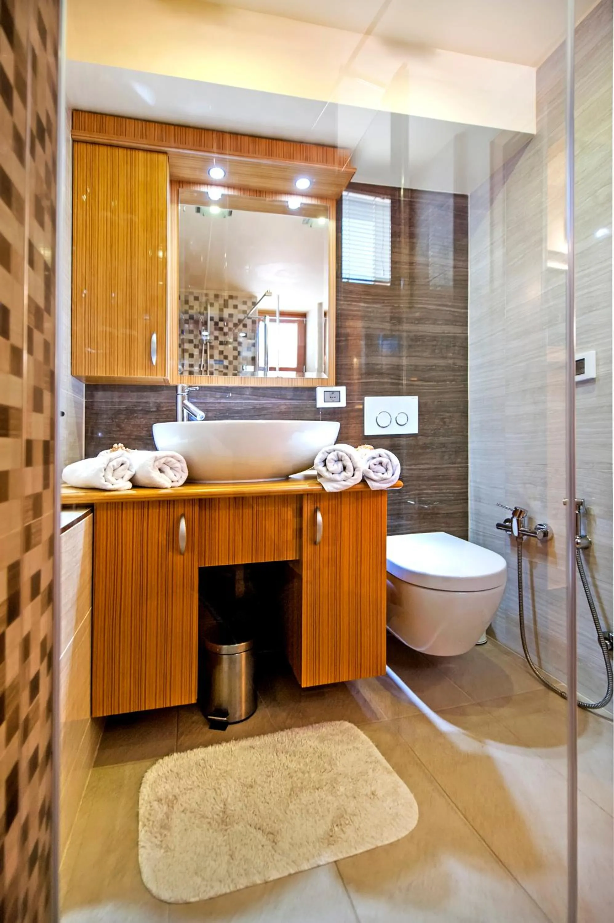 Toilet in Guest House Golden Goose