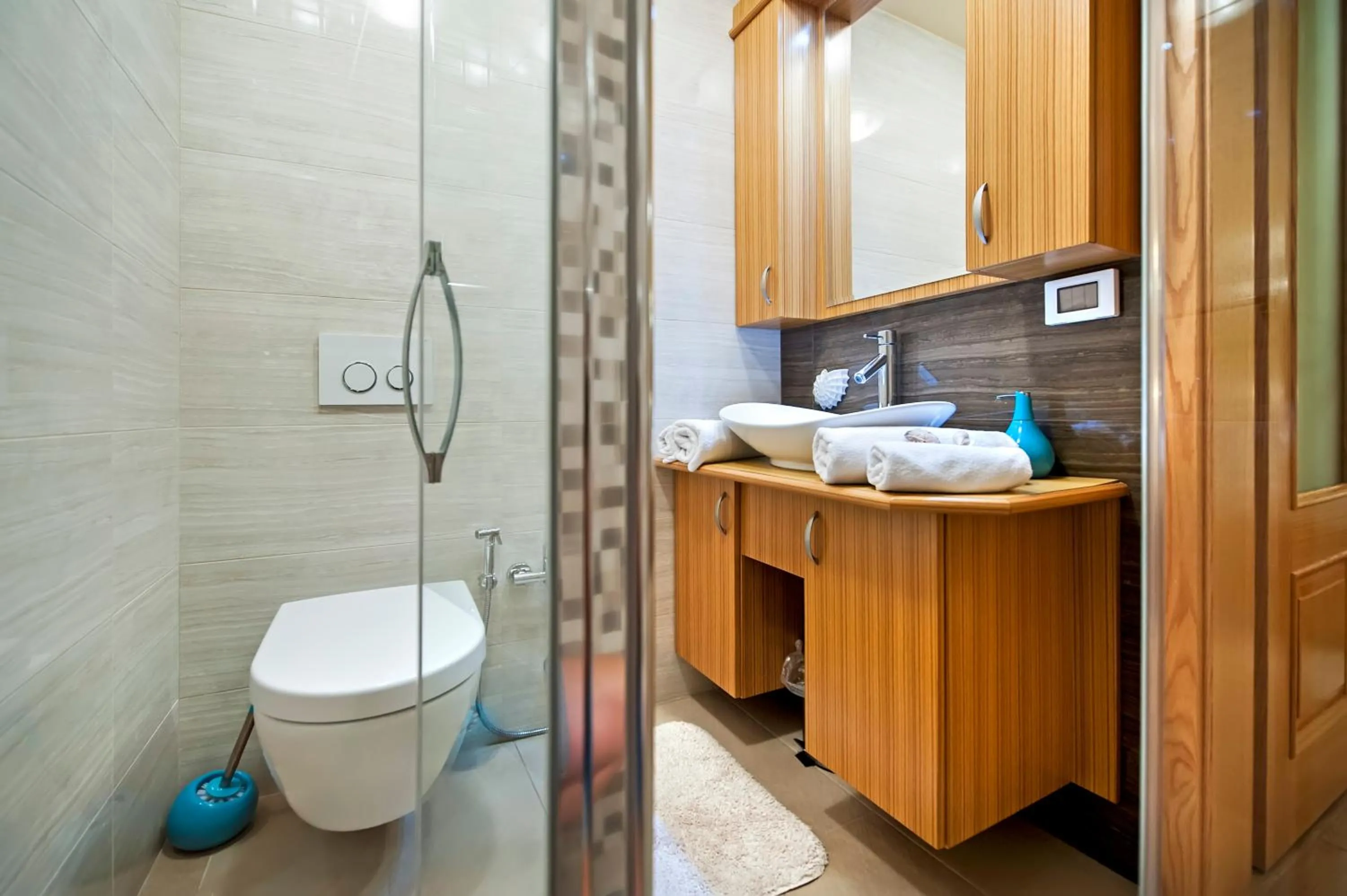 Shower in Guest House Golden Goose