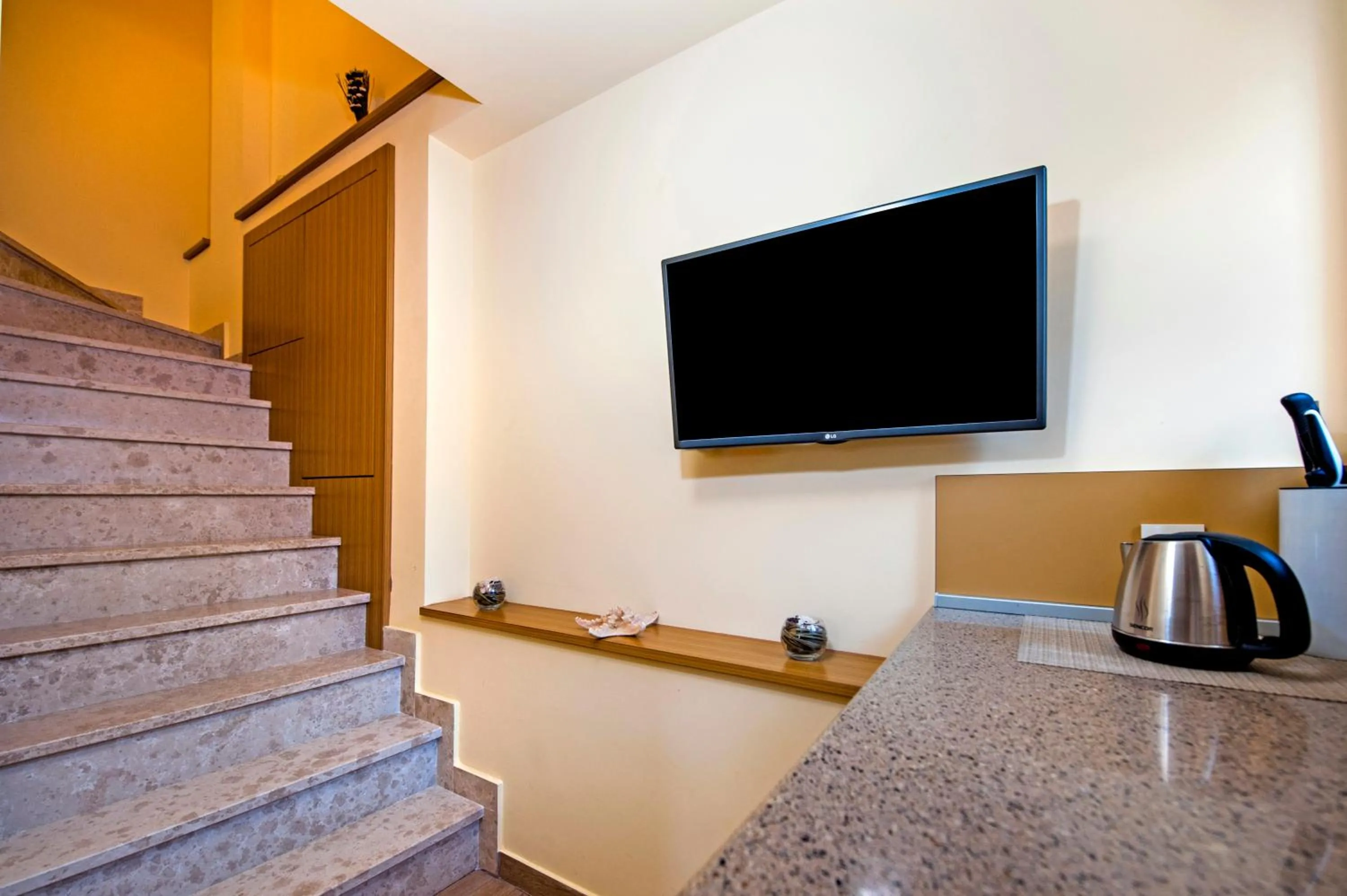 TV and multimedia in Guest House Golden Goose