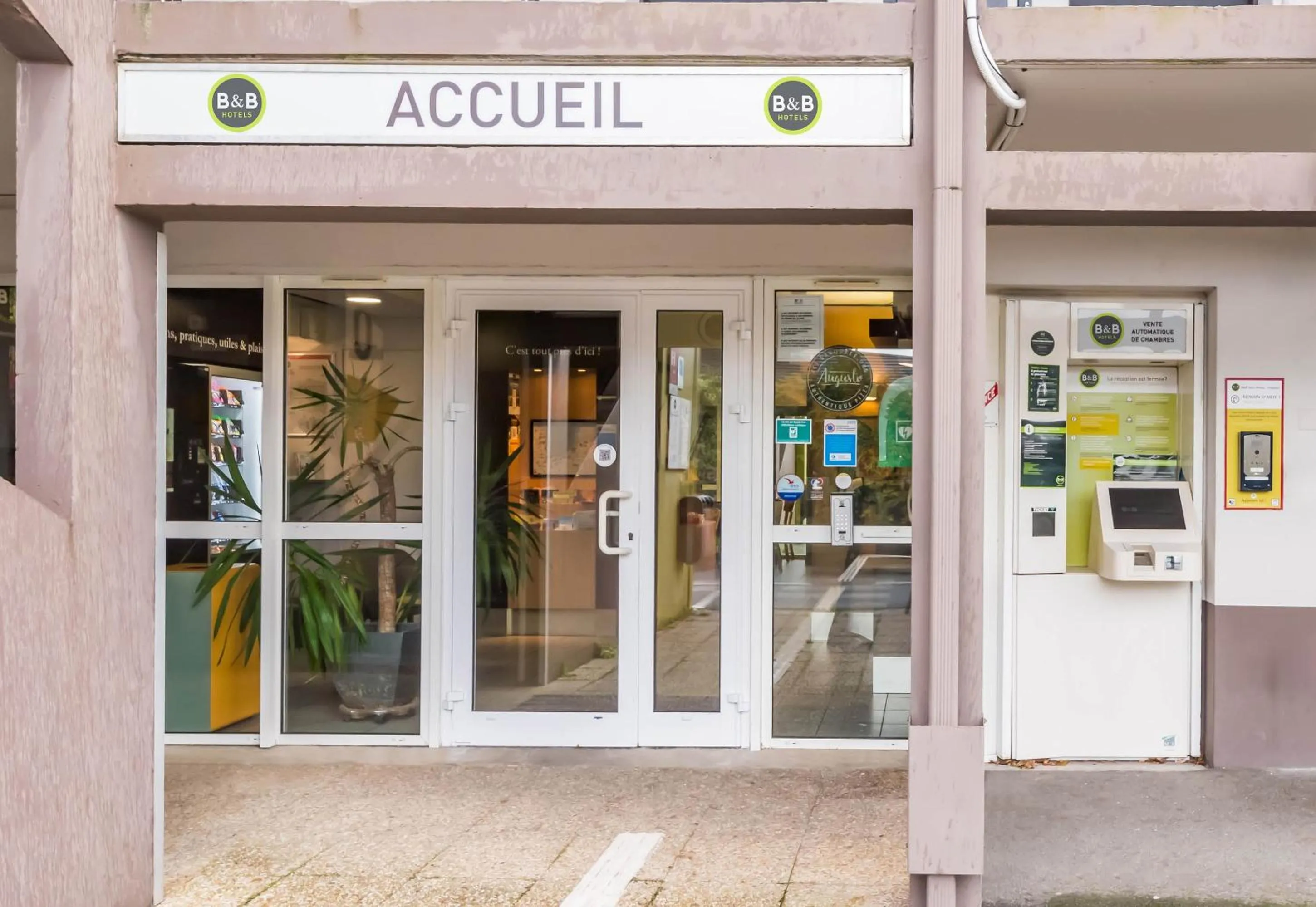 Facade/entrance in B&B HOTEL Saint-Brieuc