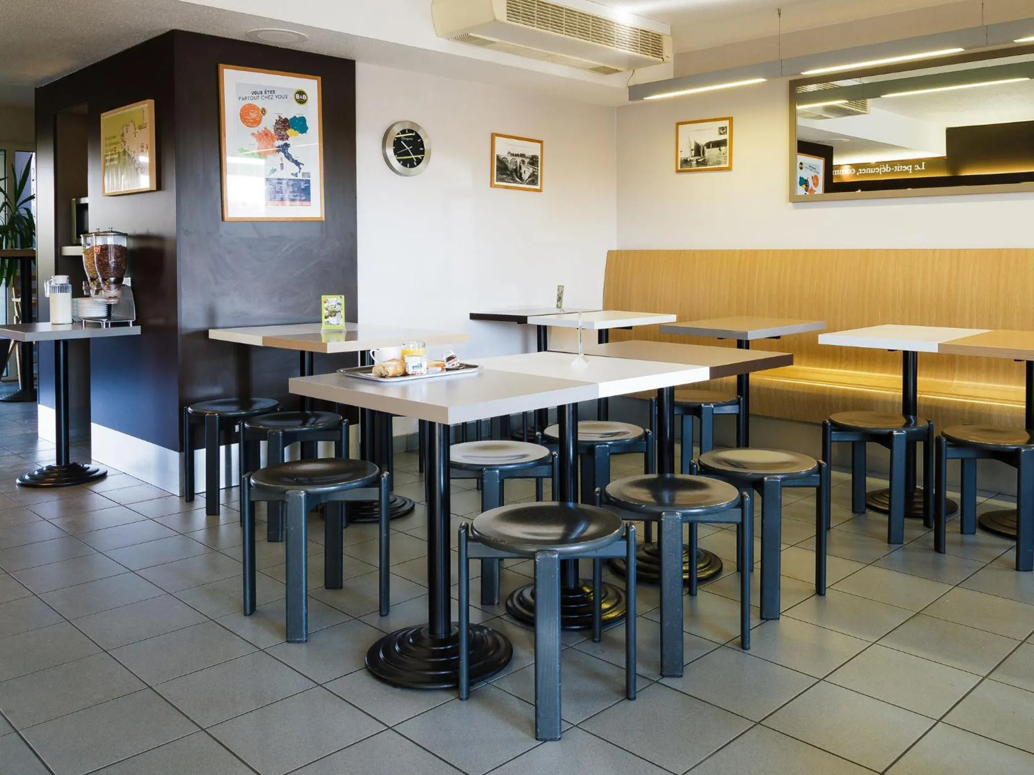 Restaurant/places to eat in B&B HOTEL Saint-Brieuc