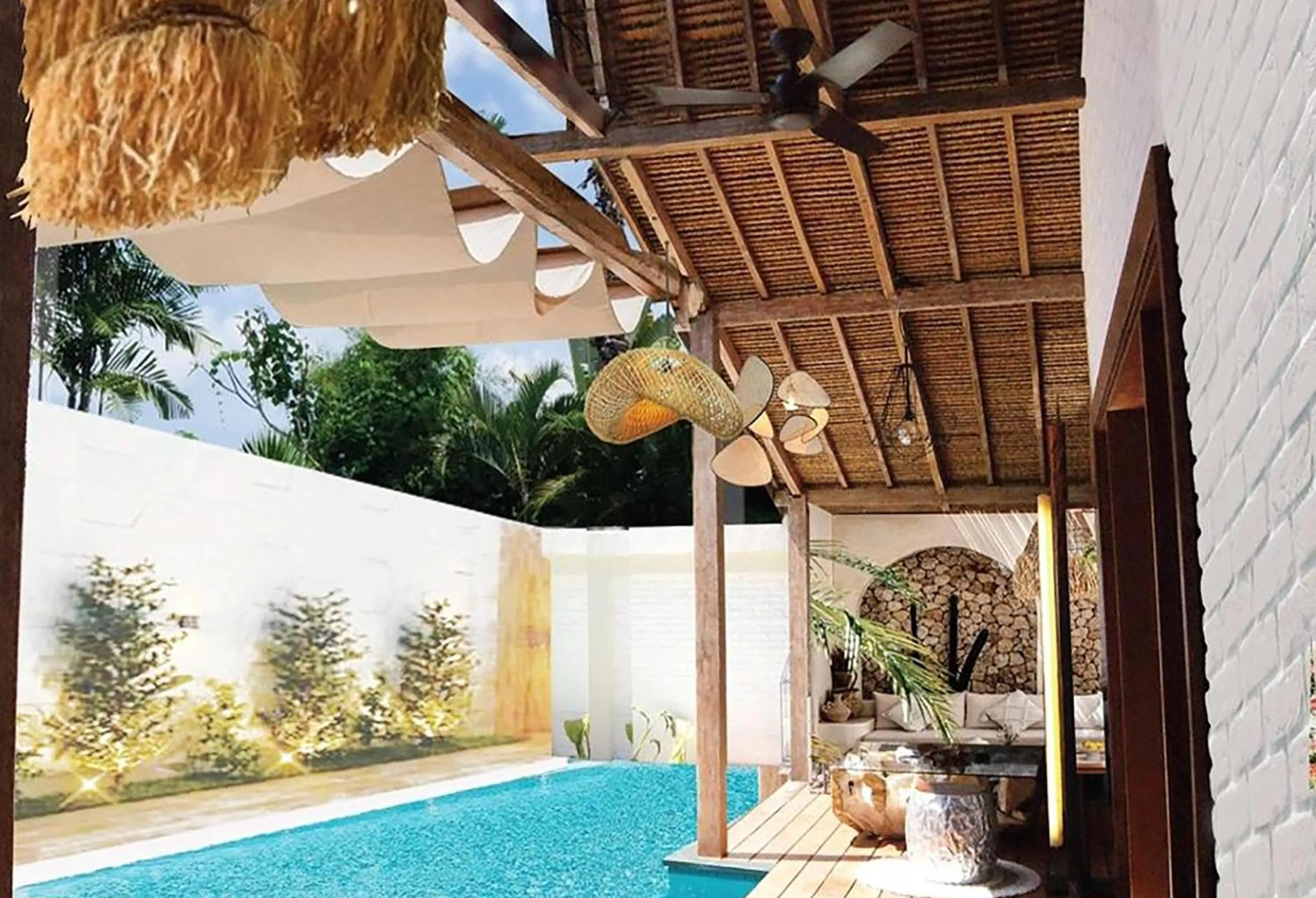 Swimming pool in Kaleydo Villas