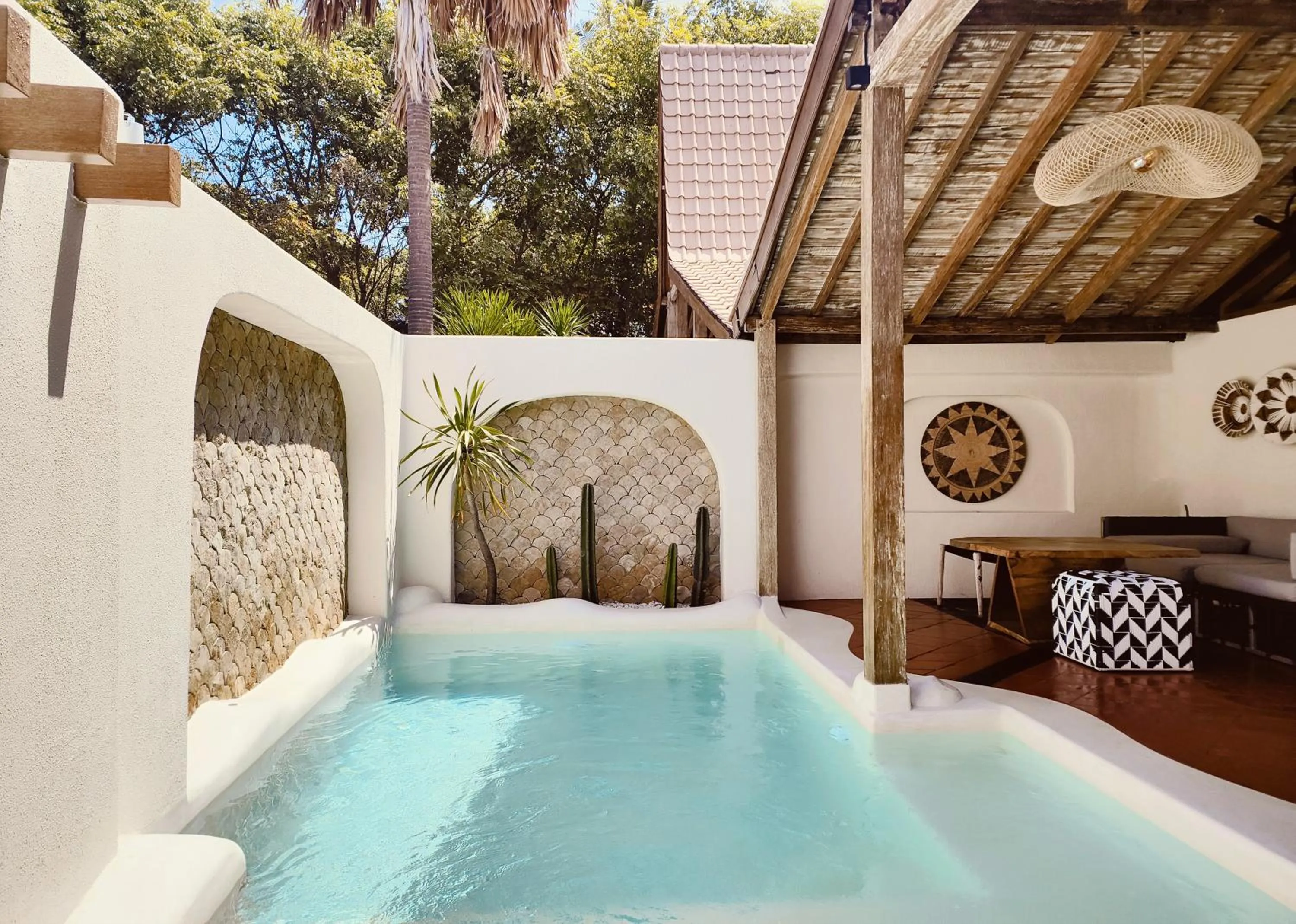 Swimming pool in Kaleydo Villas