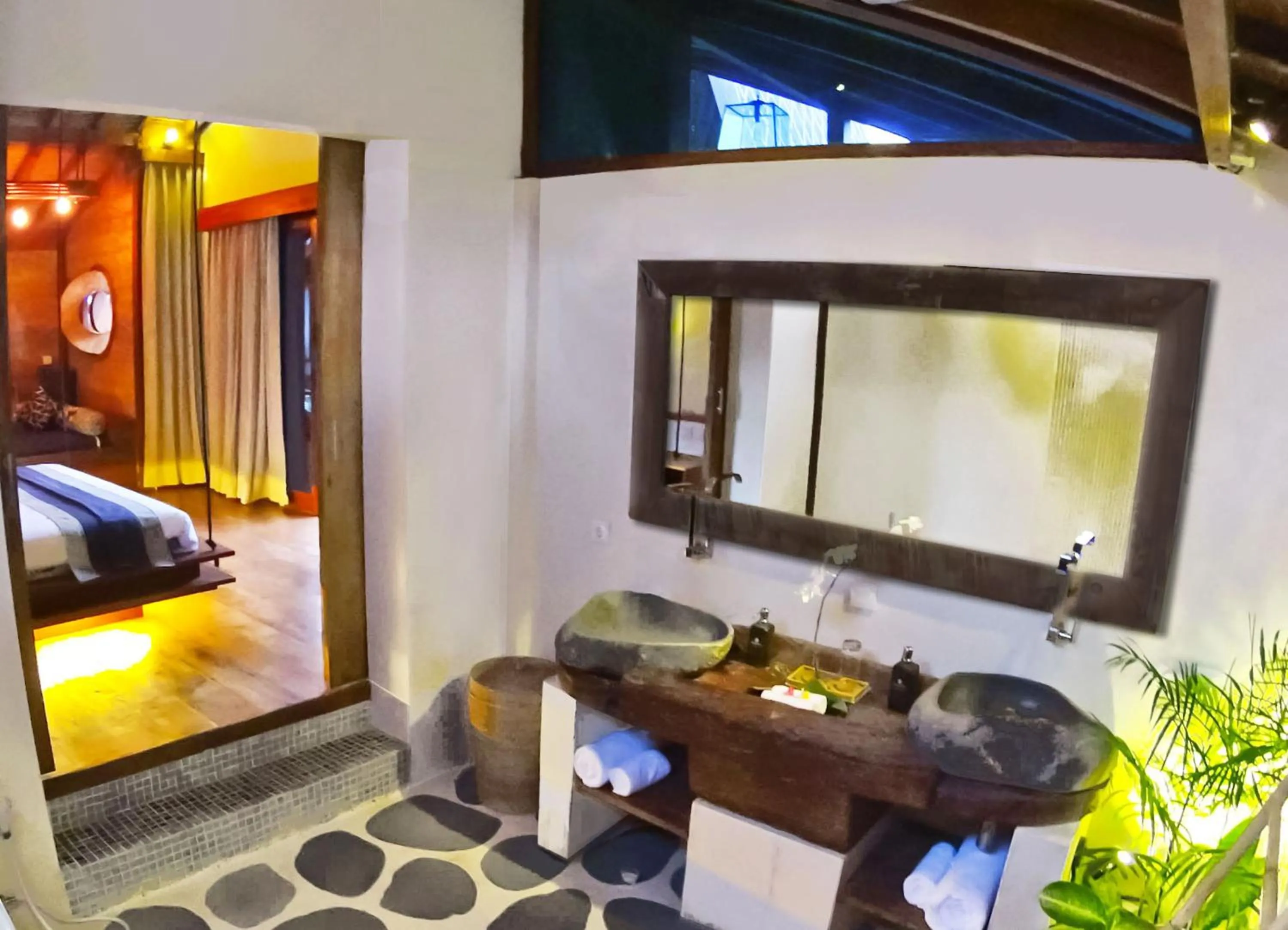 Bathroom, Bed in Kaleydo Villas