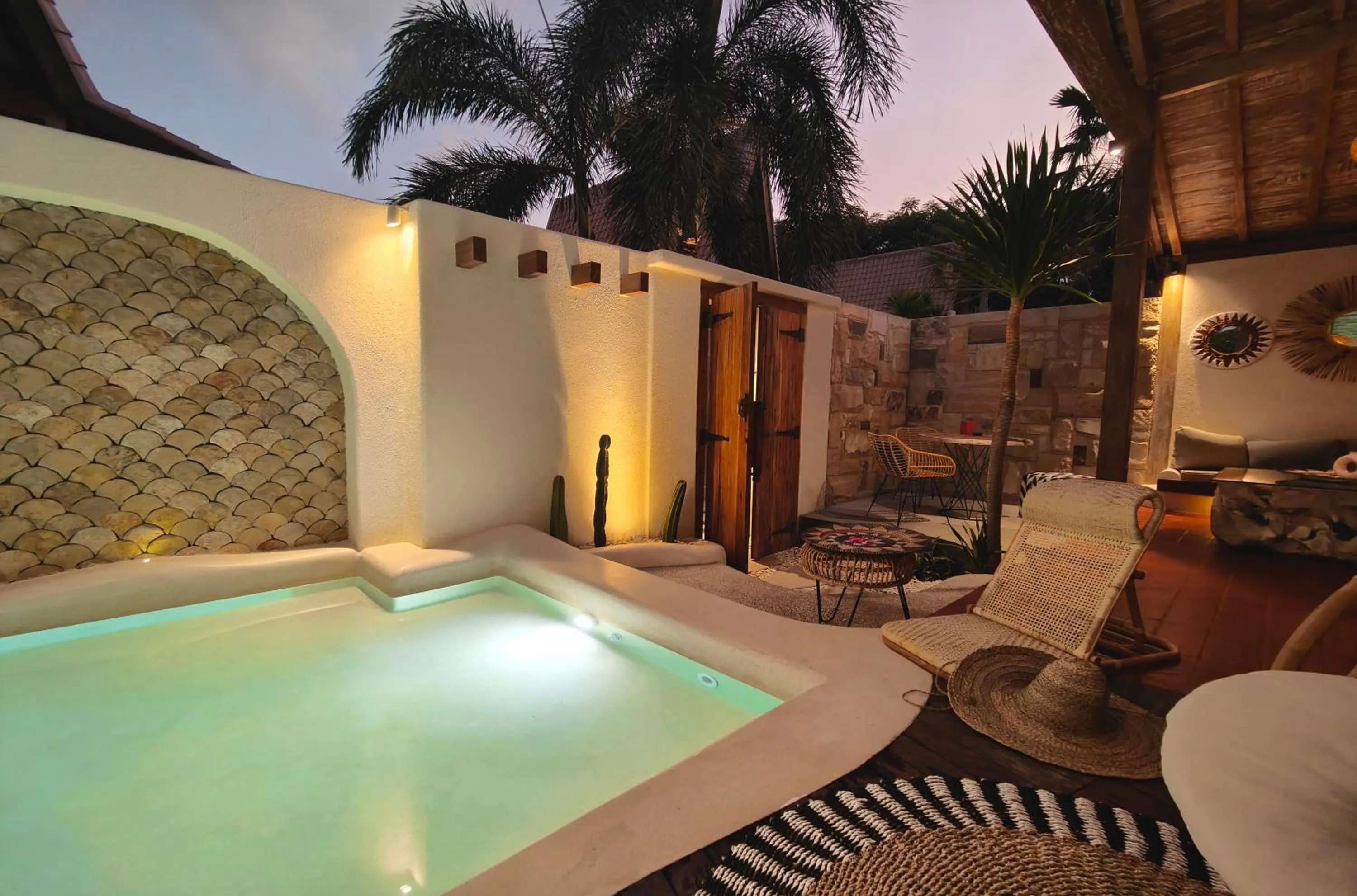 Swimming pool in Kaleydo Villas