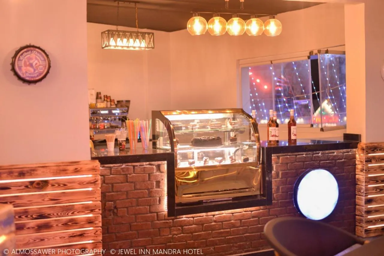 Restaurant/places to eat in Jewel Mandara Apartments