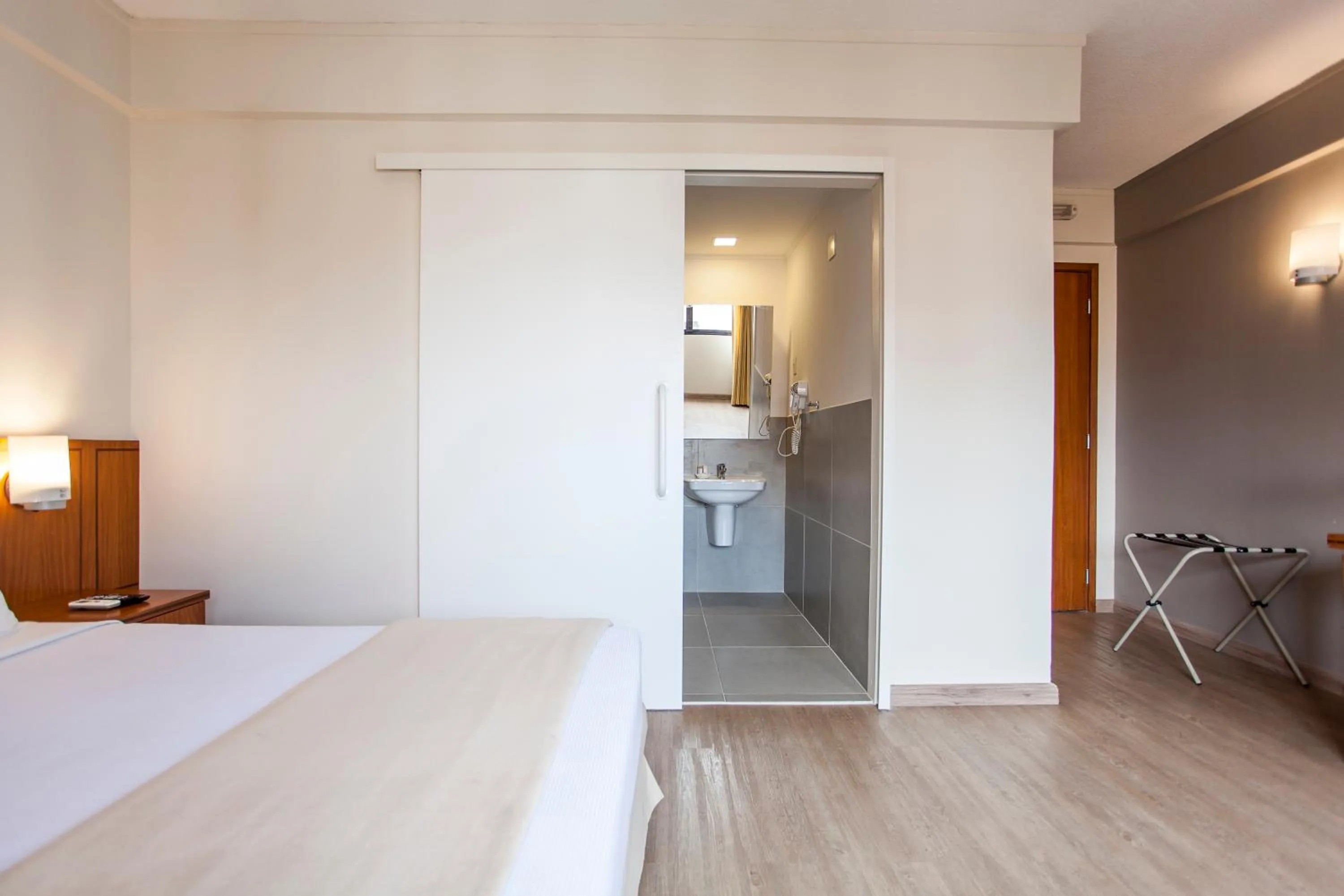 Bathroom, Bed in Travel Inn Hotels Ibirapuera