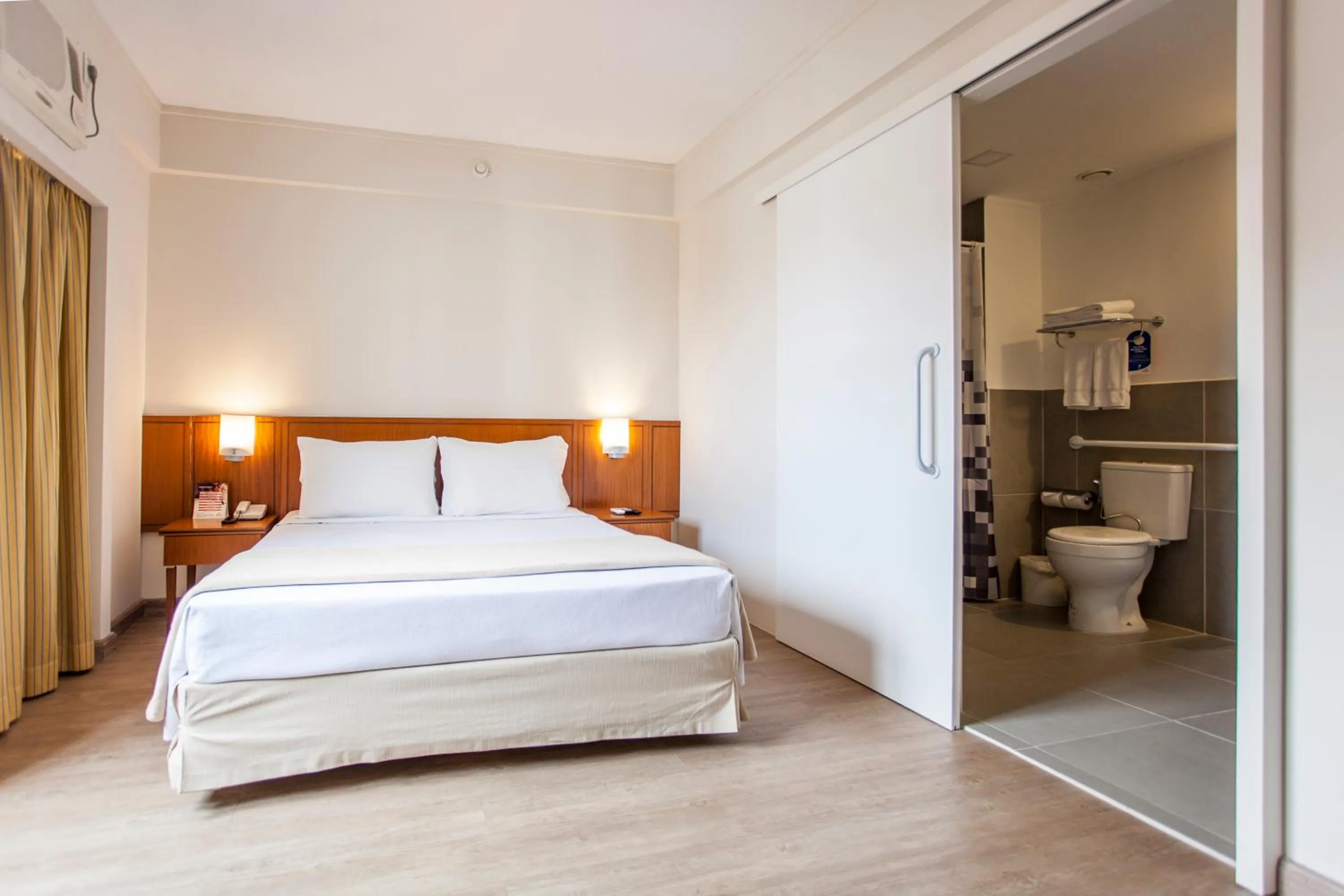 Toilet, Bed in Travel Inn Hotels Ibirapuera