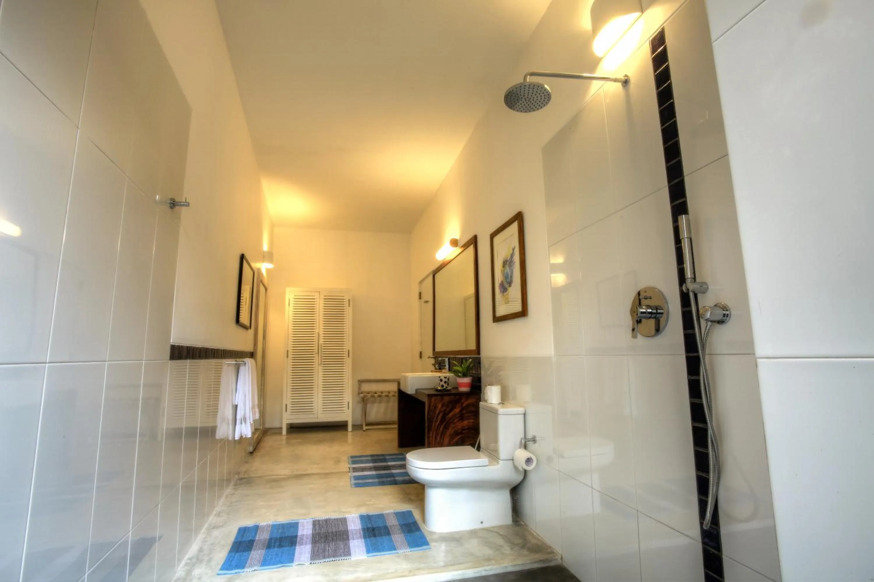 Bathroom in Villa Saffron Hikkaduwa