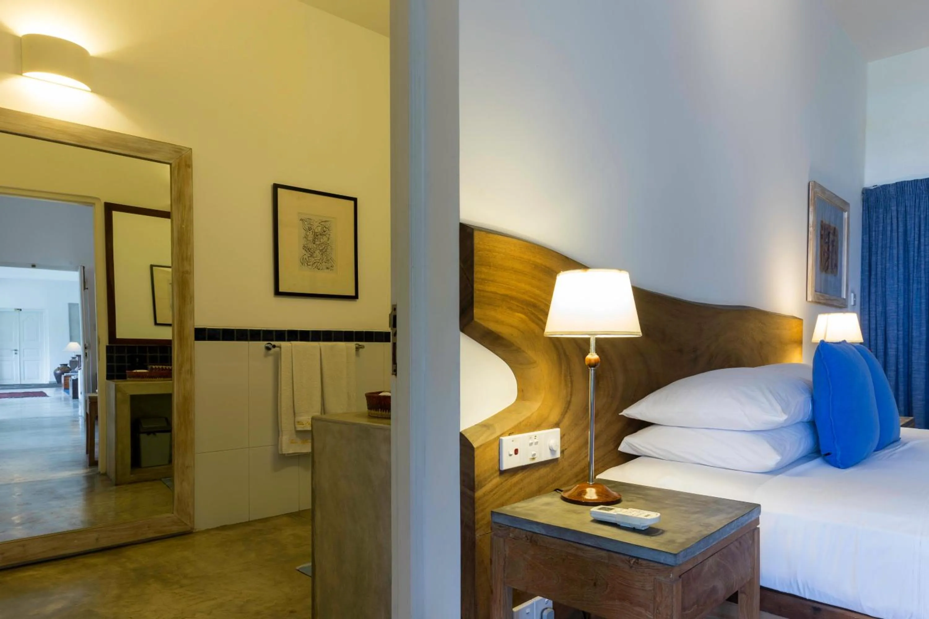 Bed in Villa Saffron Hikkaduwa