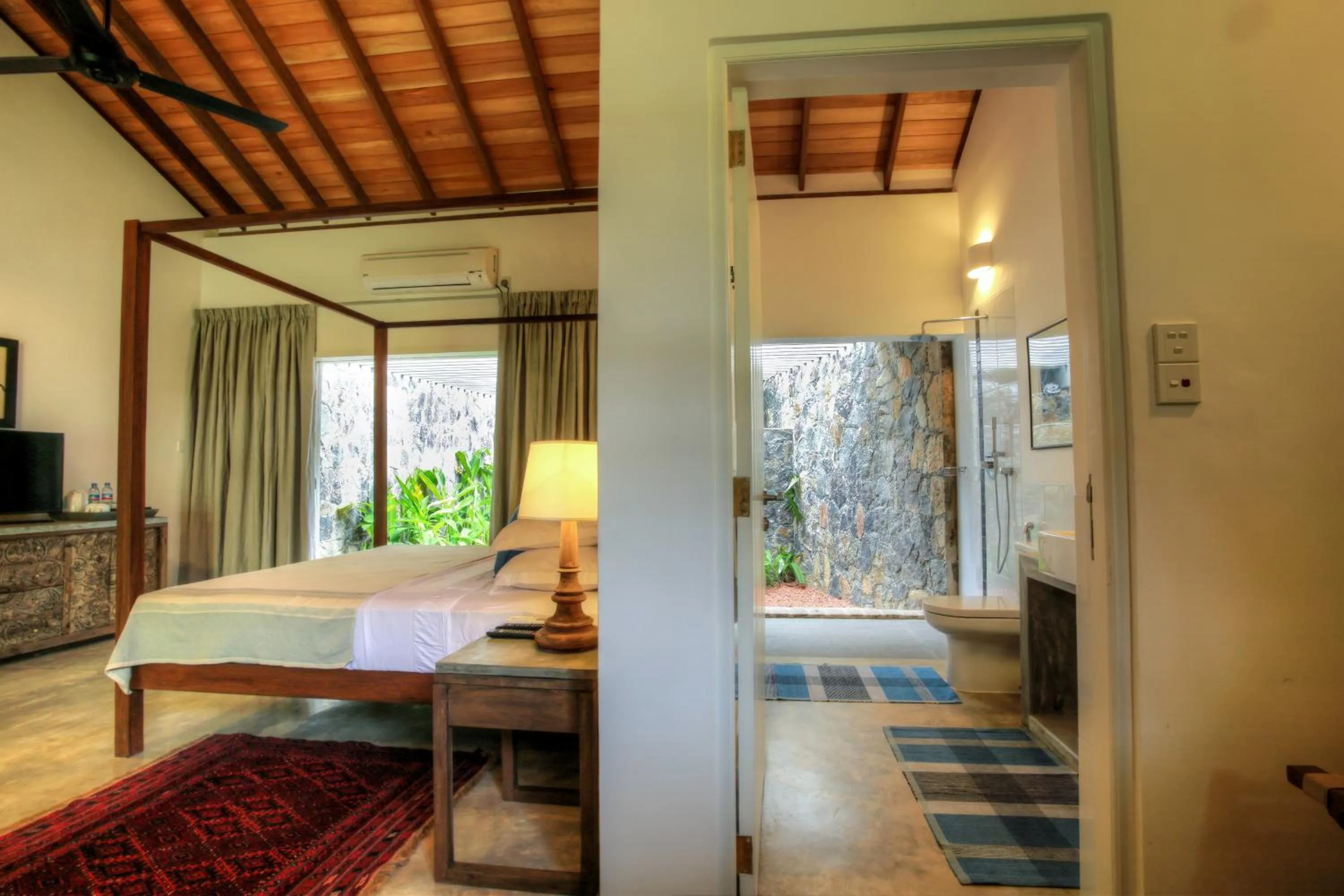 Bathroom, Bed in Villa Saffron Hikkaduwa