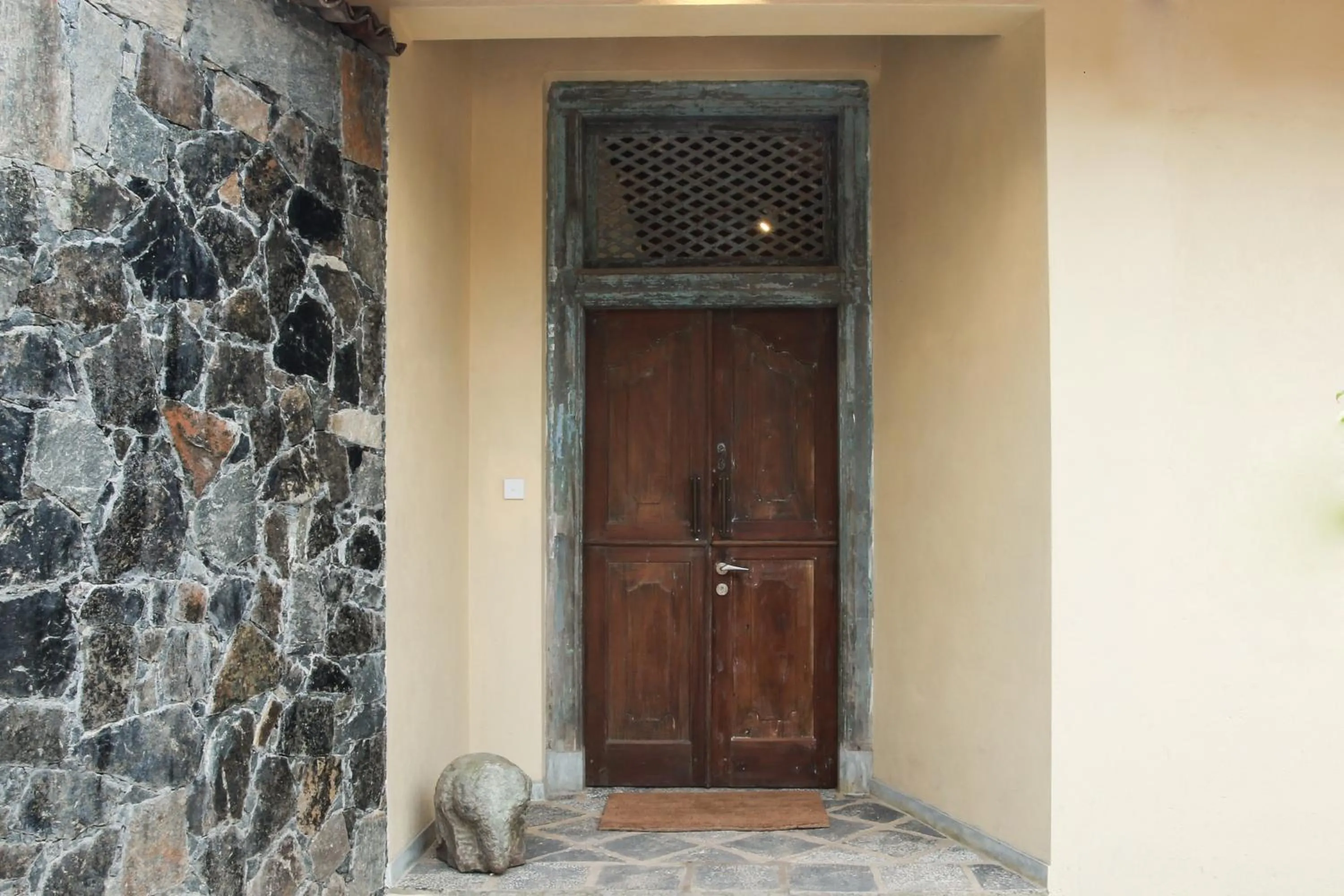 Facade/entrance in Villa Saffron Hikkaduwa