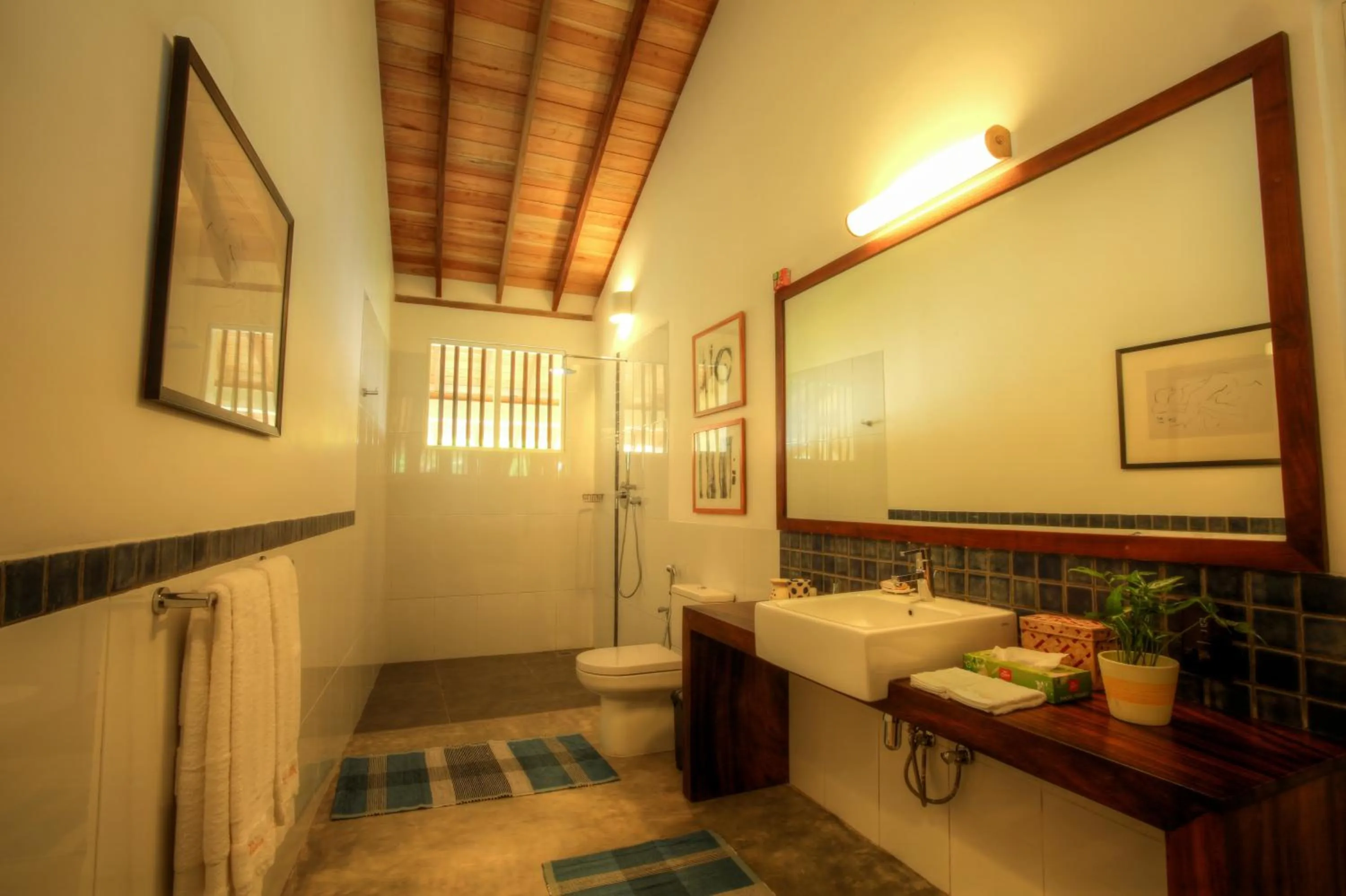 Bathroom in Villa Saffron Hikkaduwa