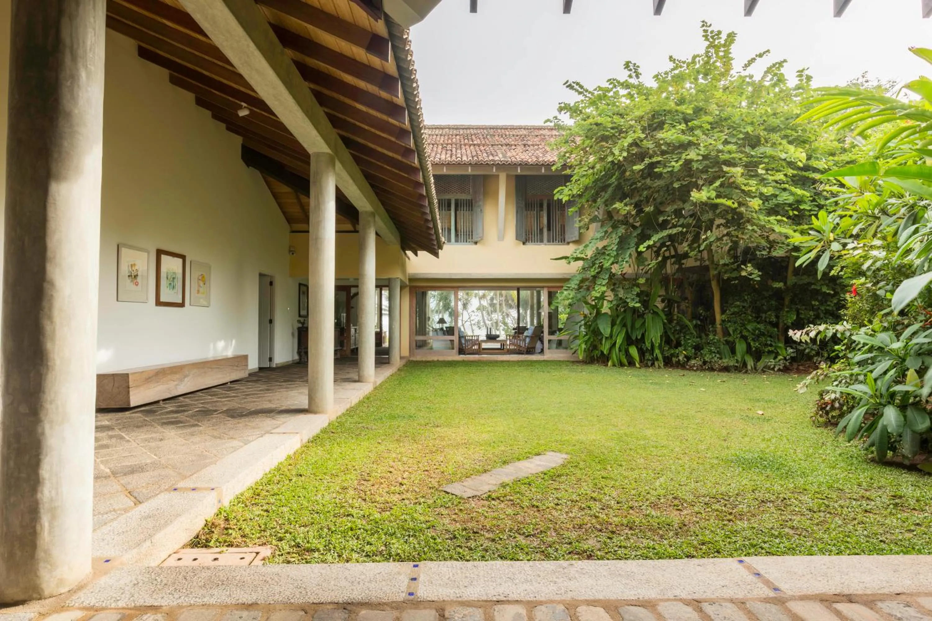 Villa Saffron Hikkaduwa