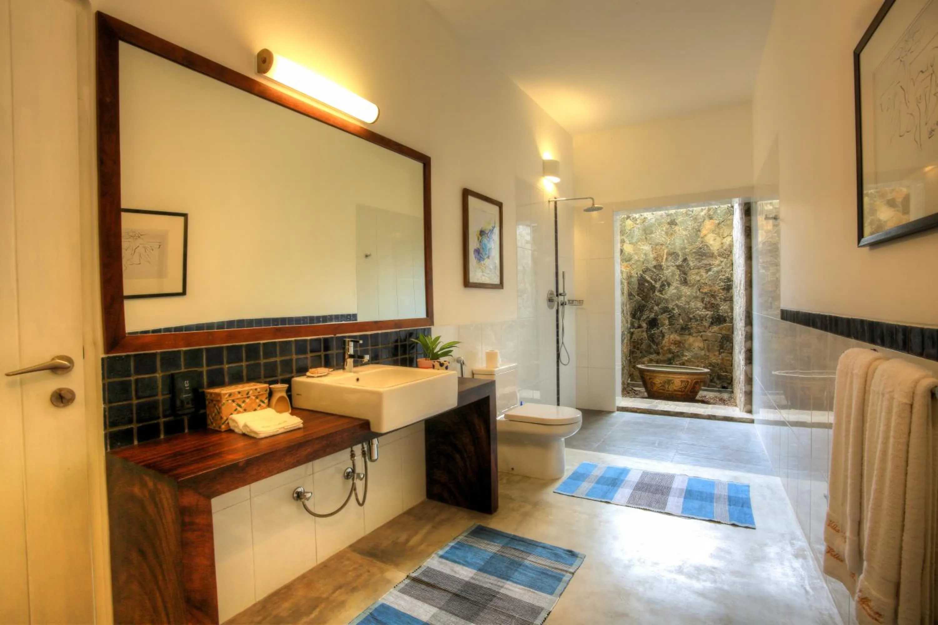 Bathroom in Villa Saffron Hikkaduwa