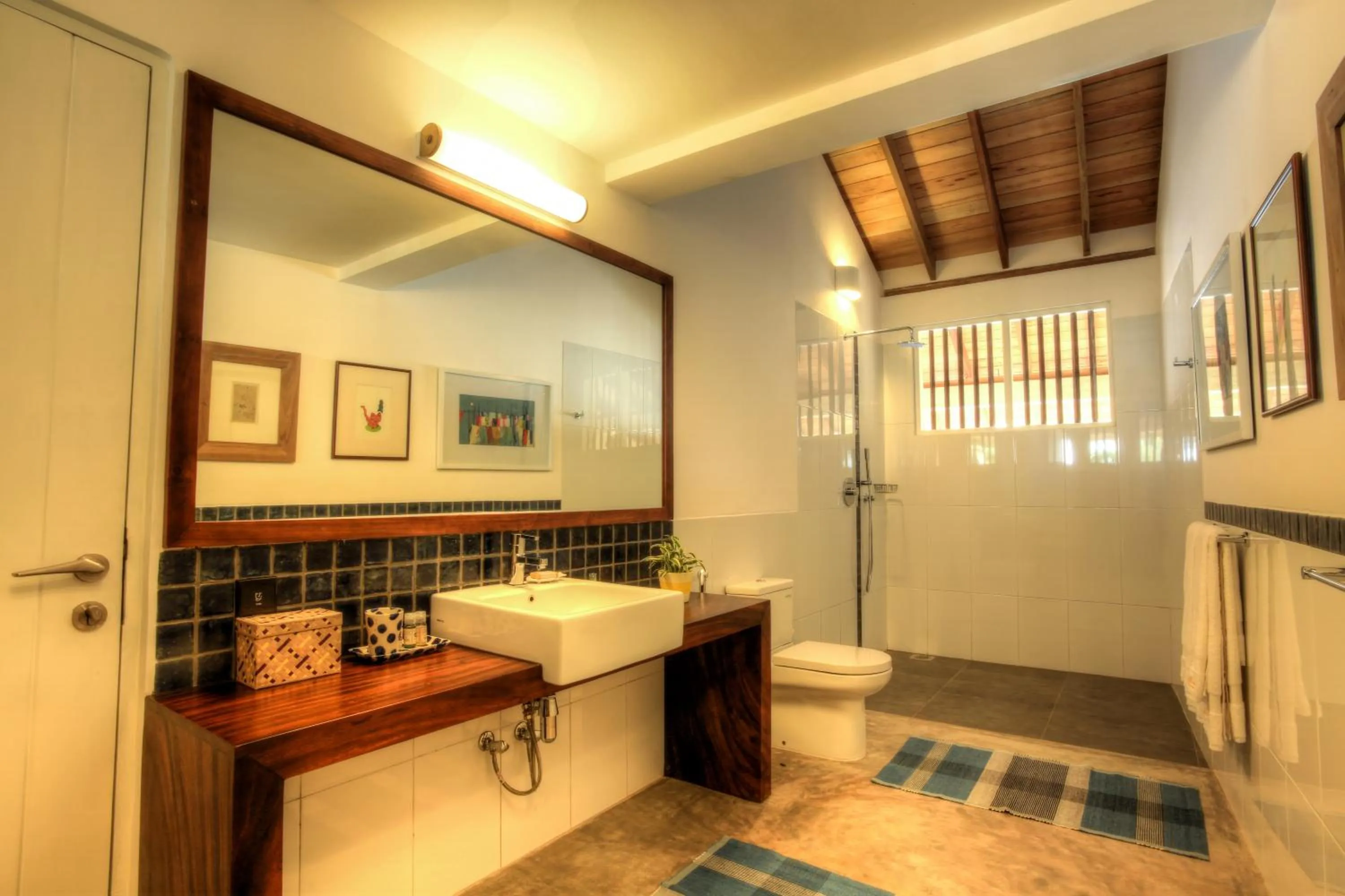 Bathroom in Villa Saffron Hikkaduwa