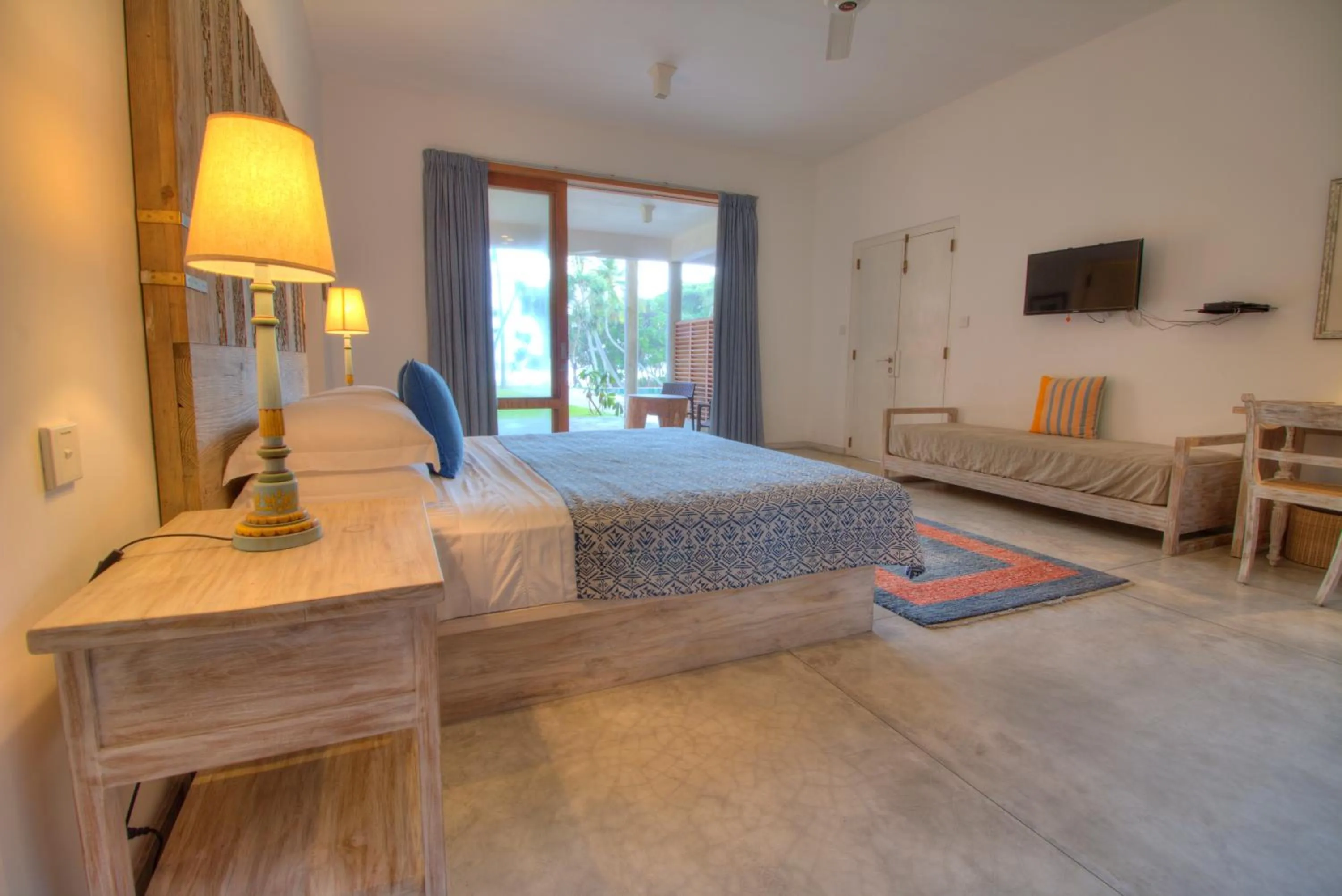 Bed in Villa Saffron Hikkaduwa