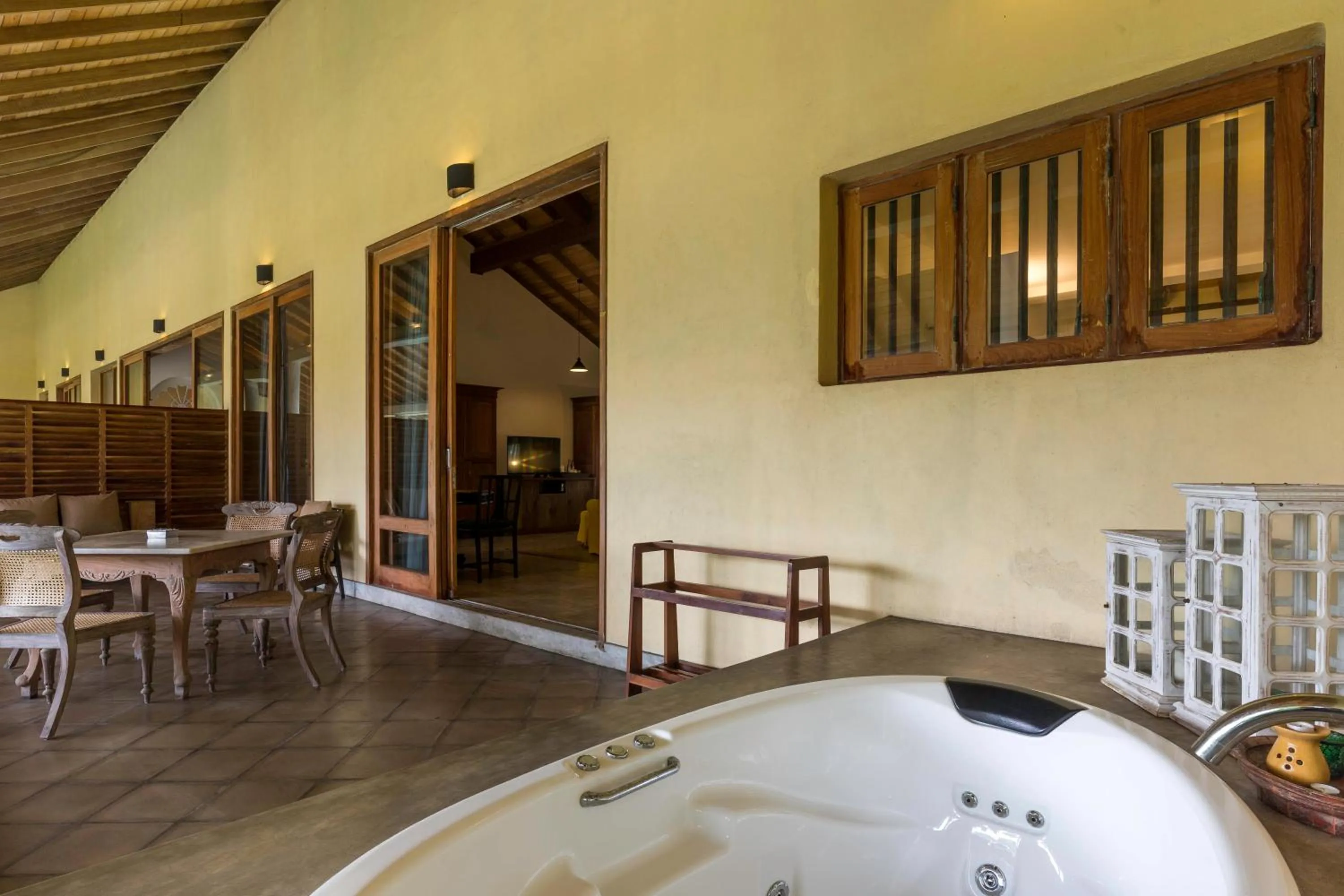 Villa Saffron Hikkaduwa