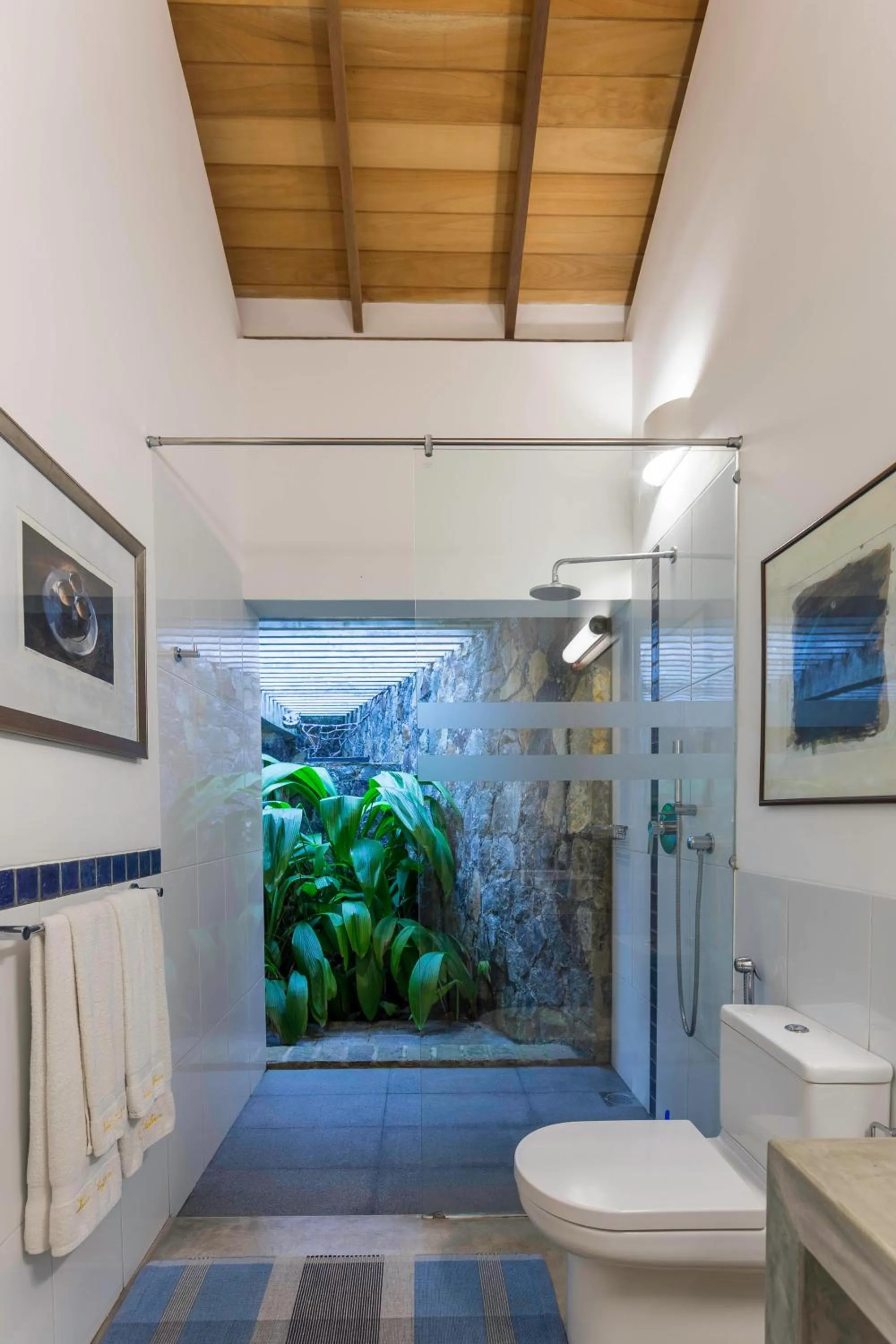 Shower in Villa Saffron Hikkaduwa