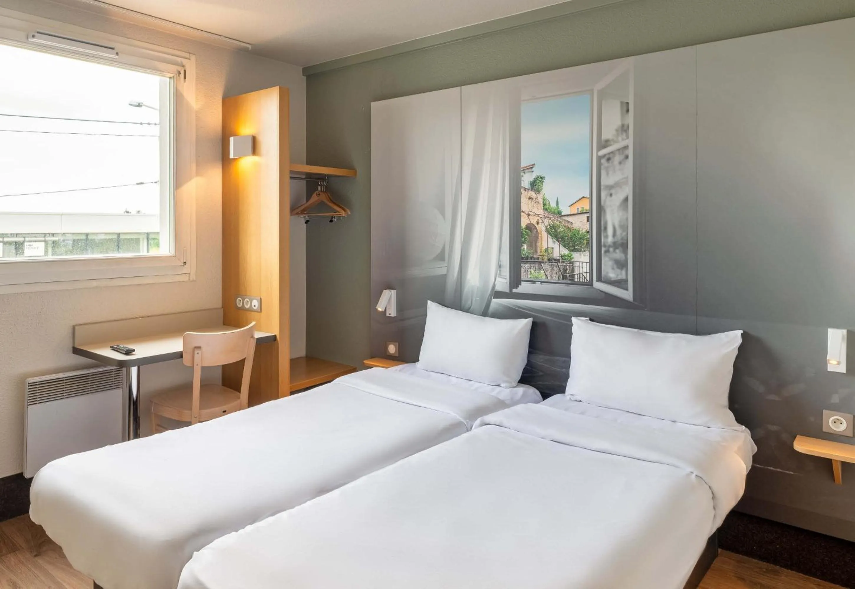 Bedroom, Bed in B&B HOTEL Lyon Grand Stade Meyzieu