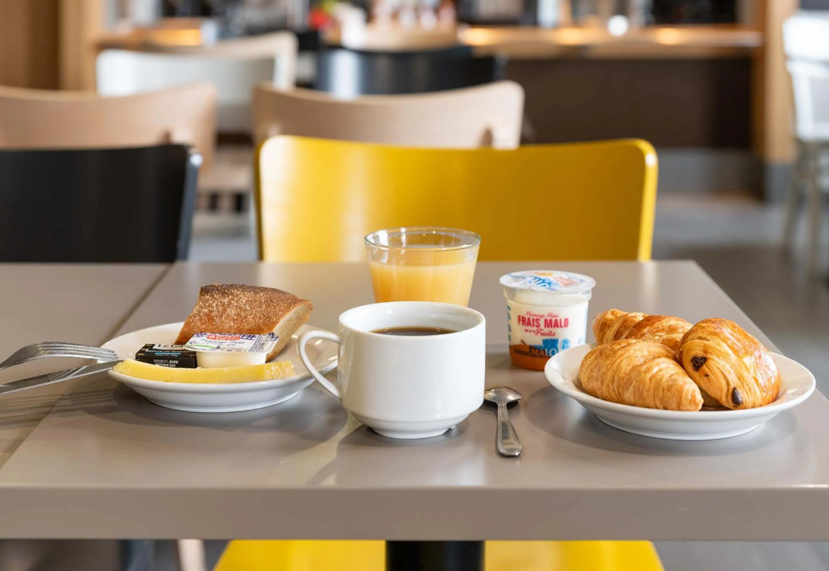 Breakfast in B&B HOTEL Lyon Grand Stade Meyzieu