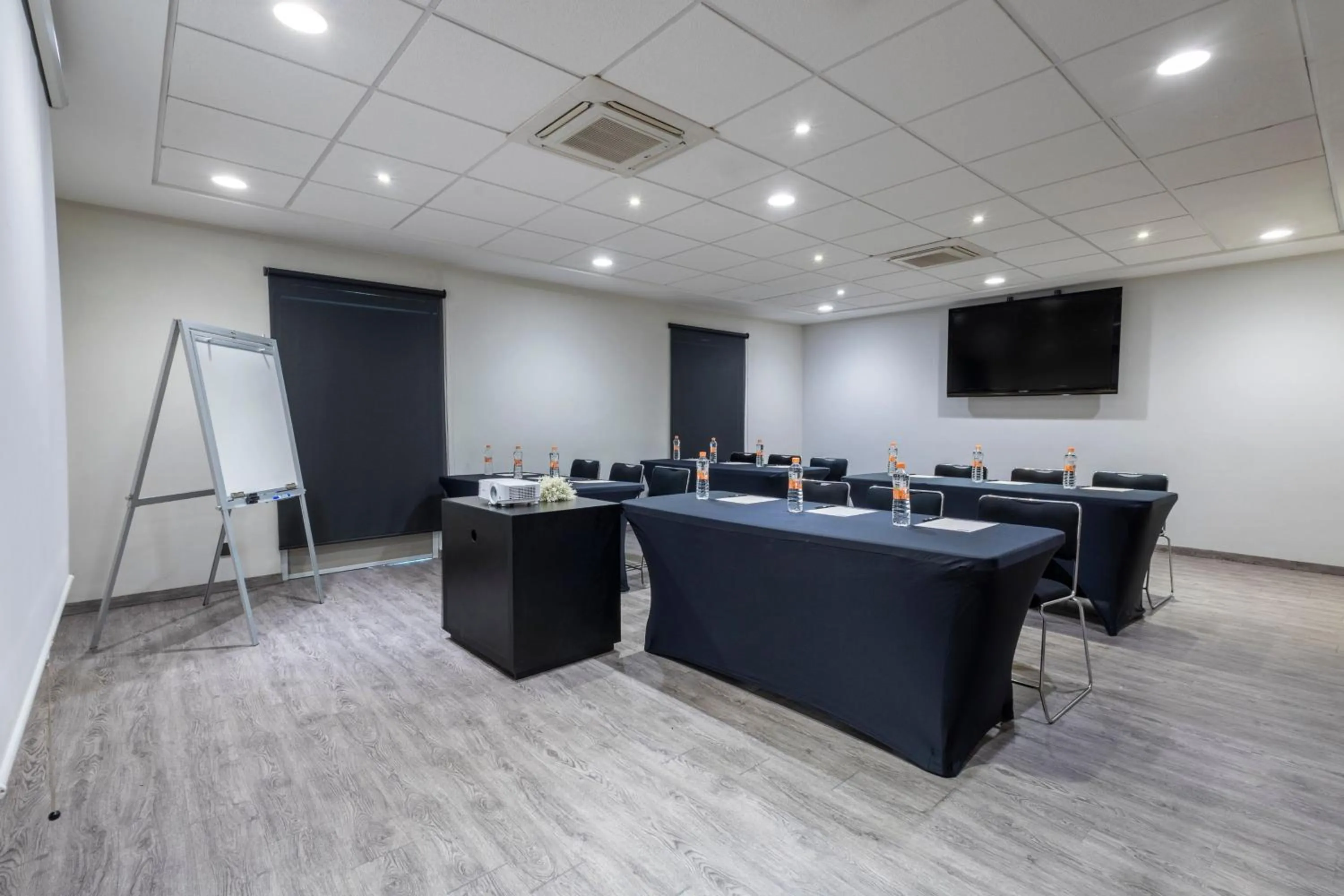 Meeting/conference room in City Express by Marriott Guadalajara Aeropuerto