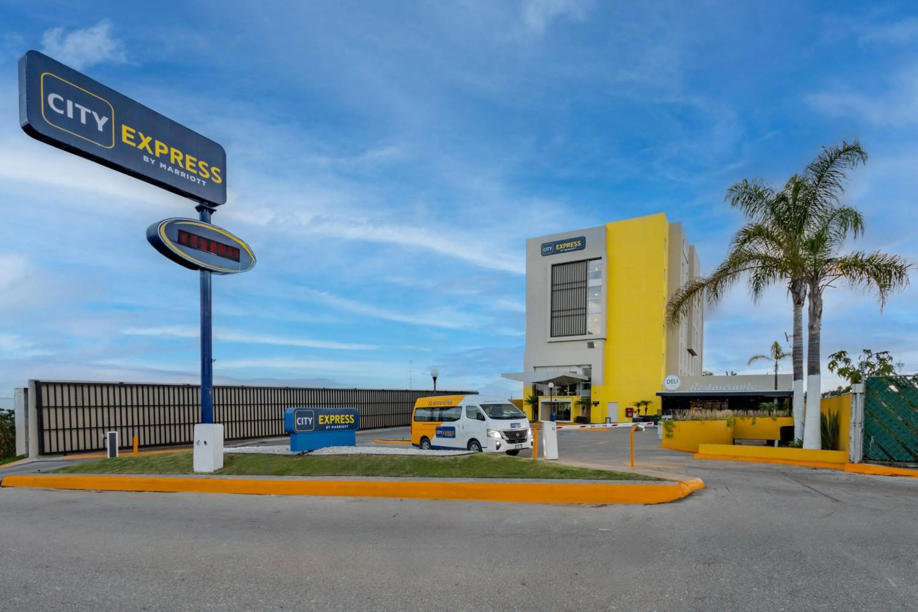 Property building in City Express by Marriott Guadalajara Aeropuerto