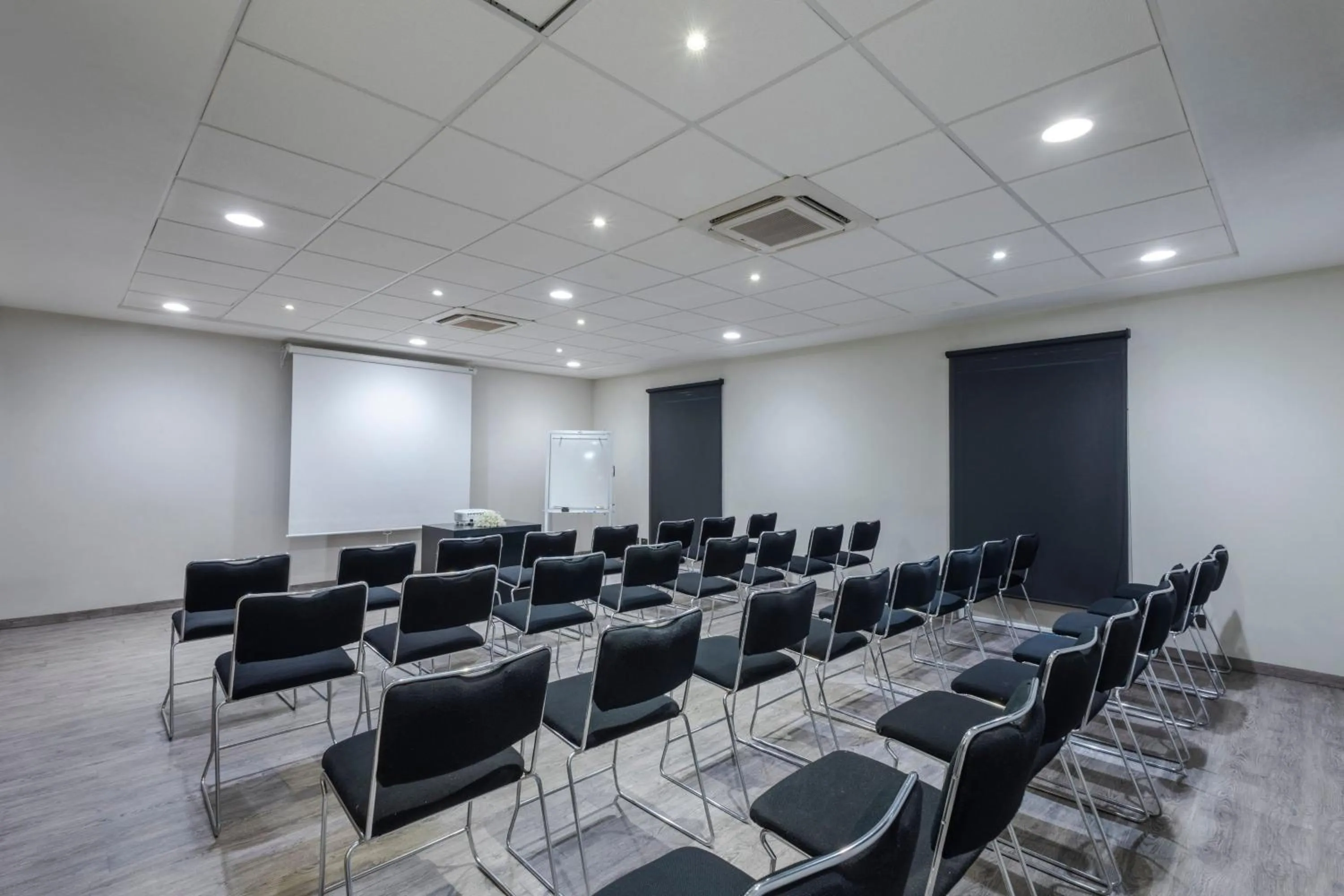 Meeting/conference room in City Express by Marriott Guadalajara Aeropuerto
