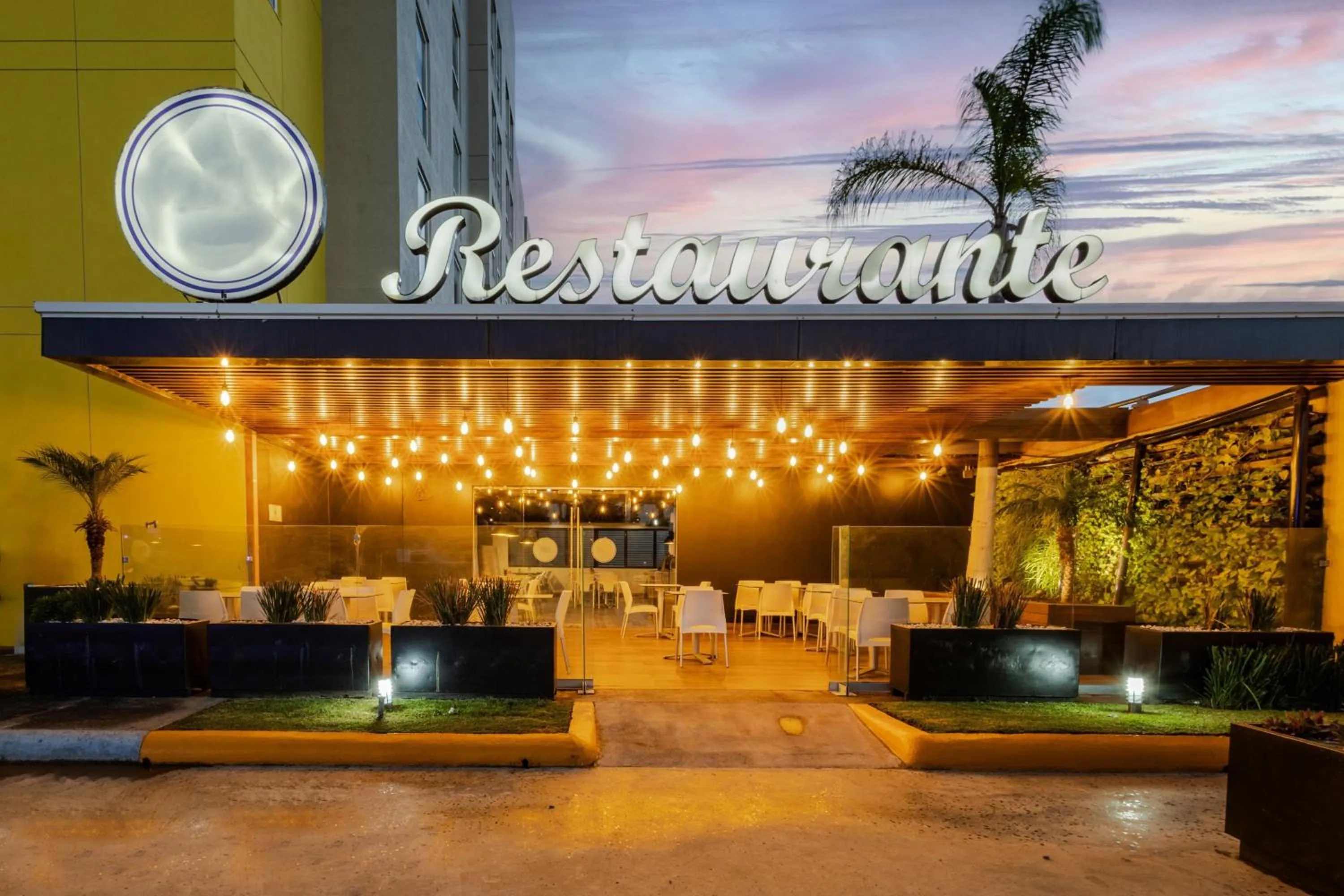 Restaurant/places to eat in City Express by Marriott Guadalajara Aeropuerto