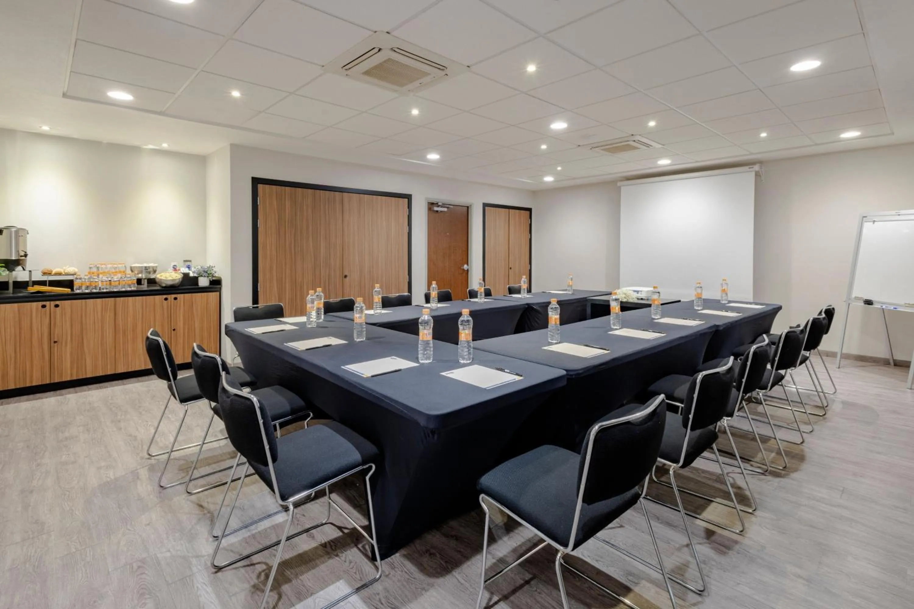 Meeting/conference room in City Express by Marriott Guadalajara Aeropuerto