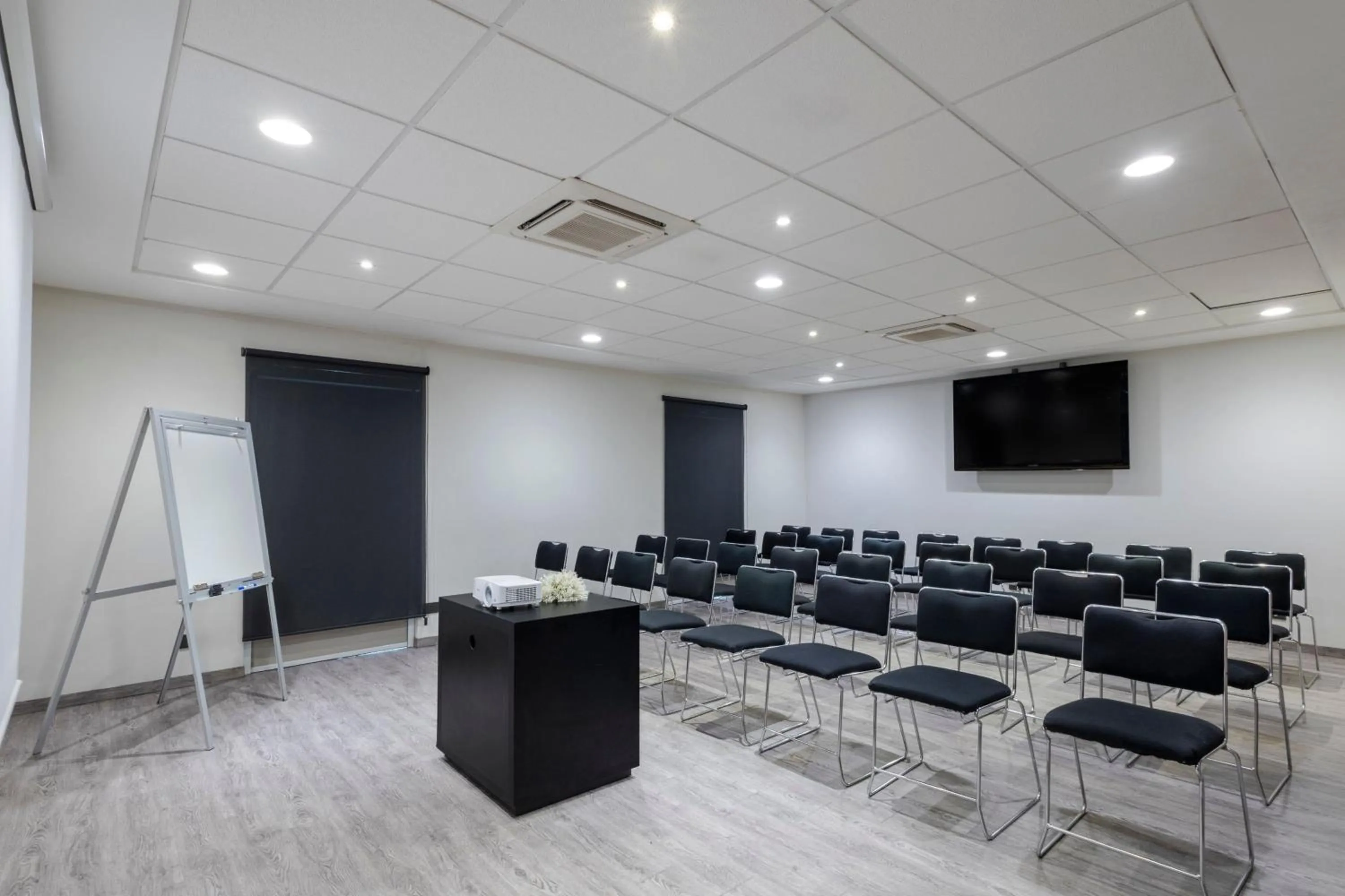 Meeting/conference room in City Express by Marriott Guadalajara Aeropuerto