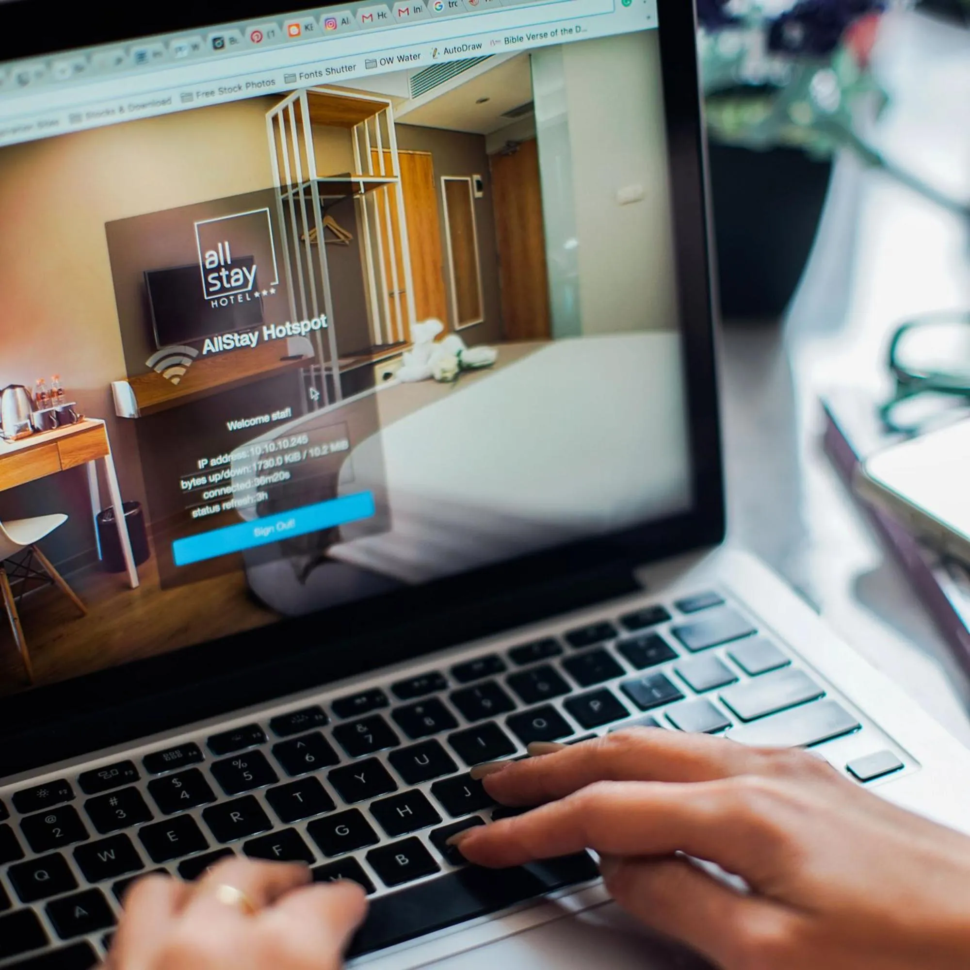 TV and multimedia in Allstay Hotel Semarang Simpang Lima